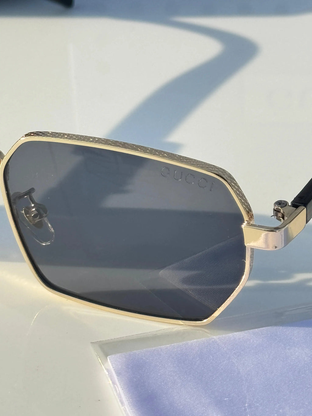 Gucci_312_gold_black