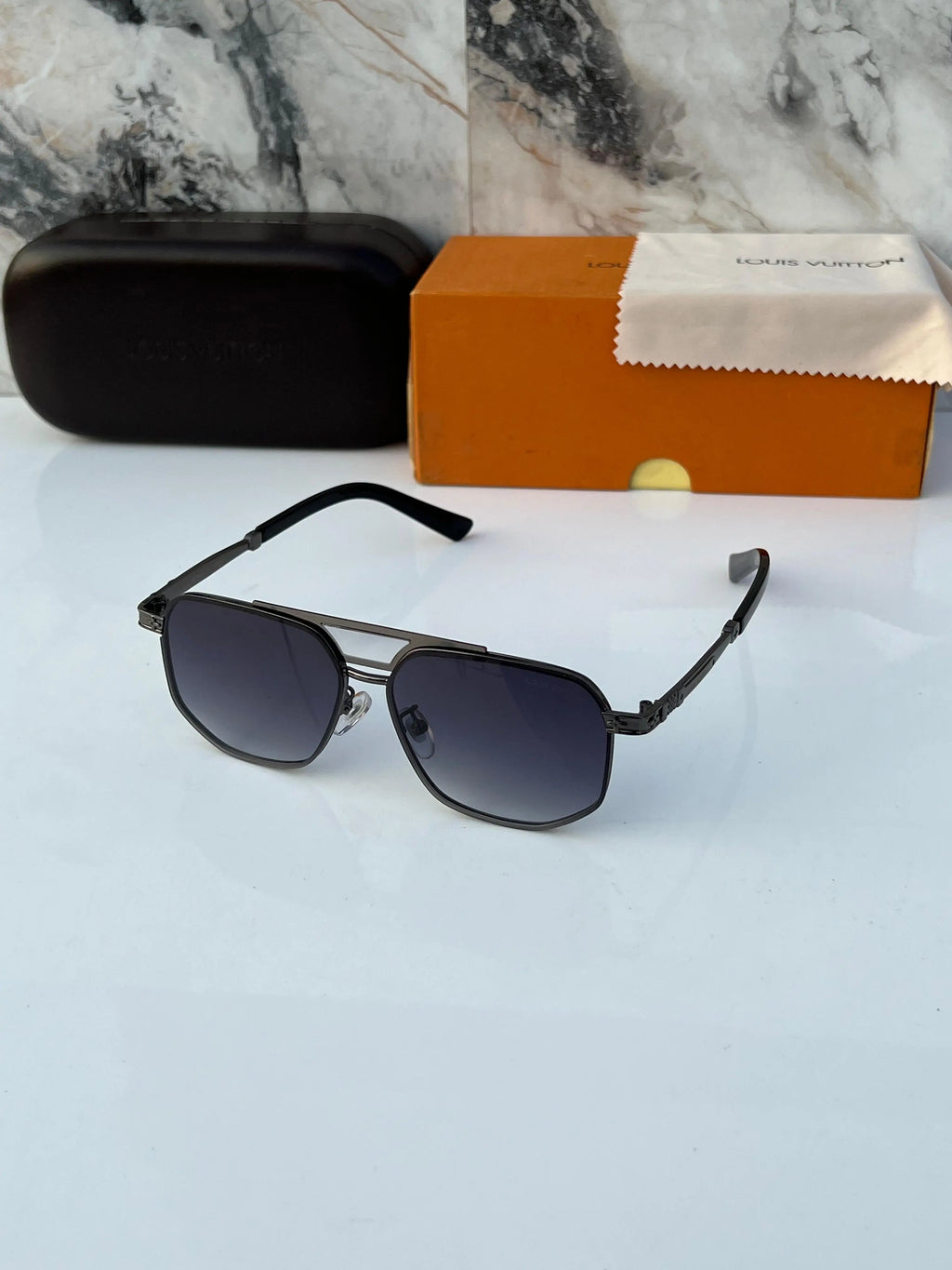 Louis_vuitton_2593_green_shaded