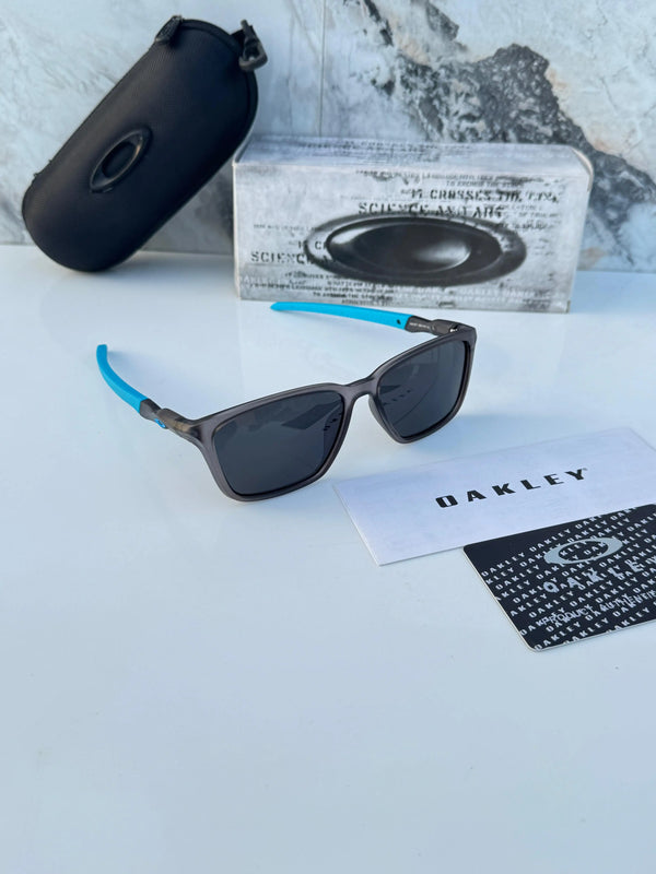 Oakley_1971_grey
