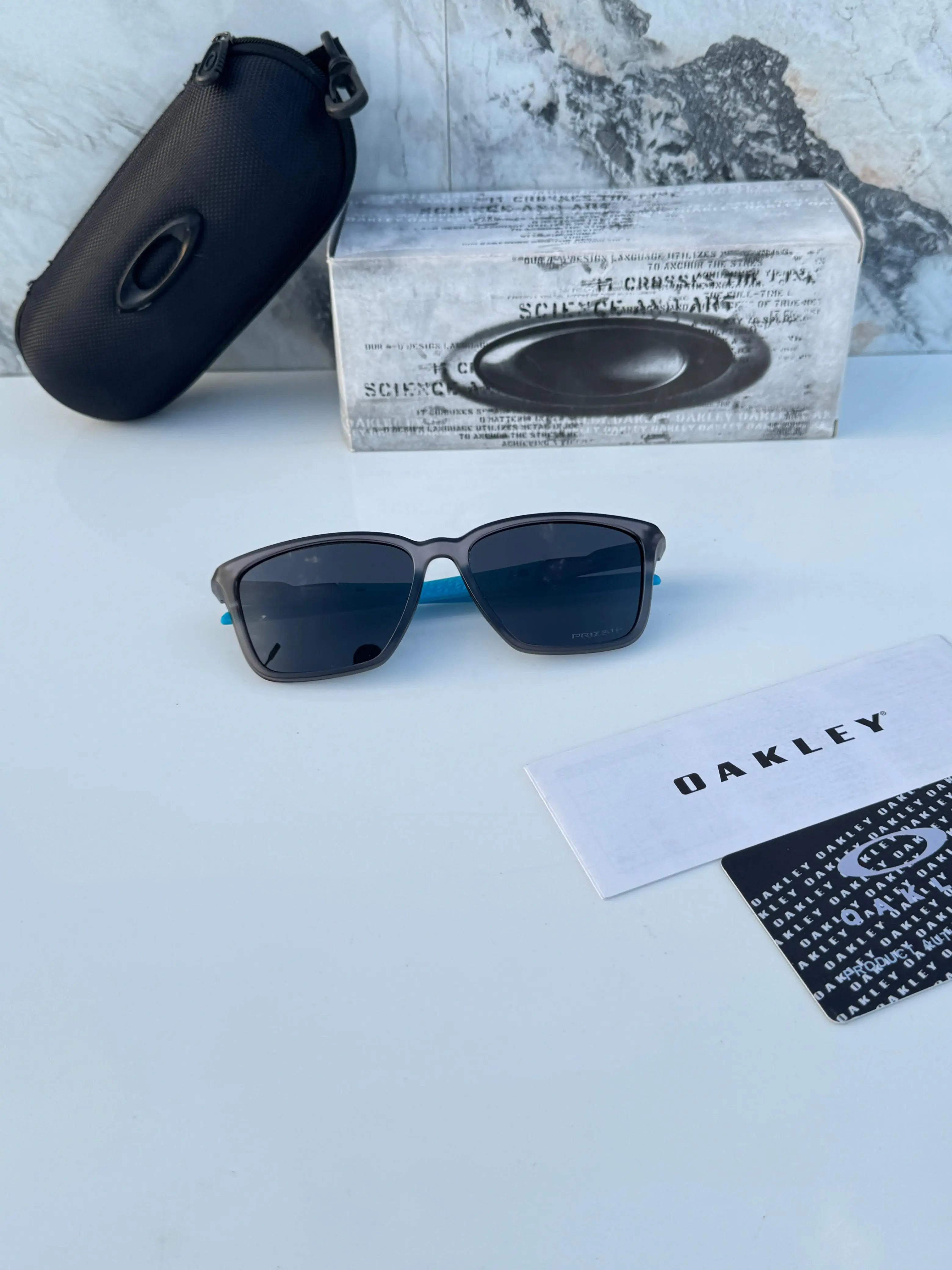 Oakley_1971_grey