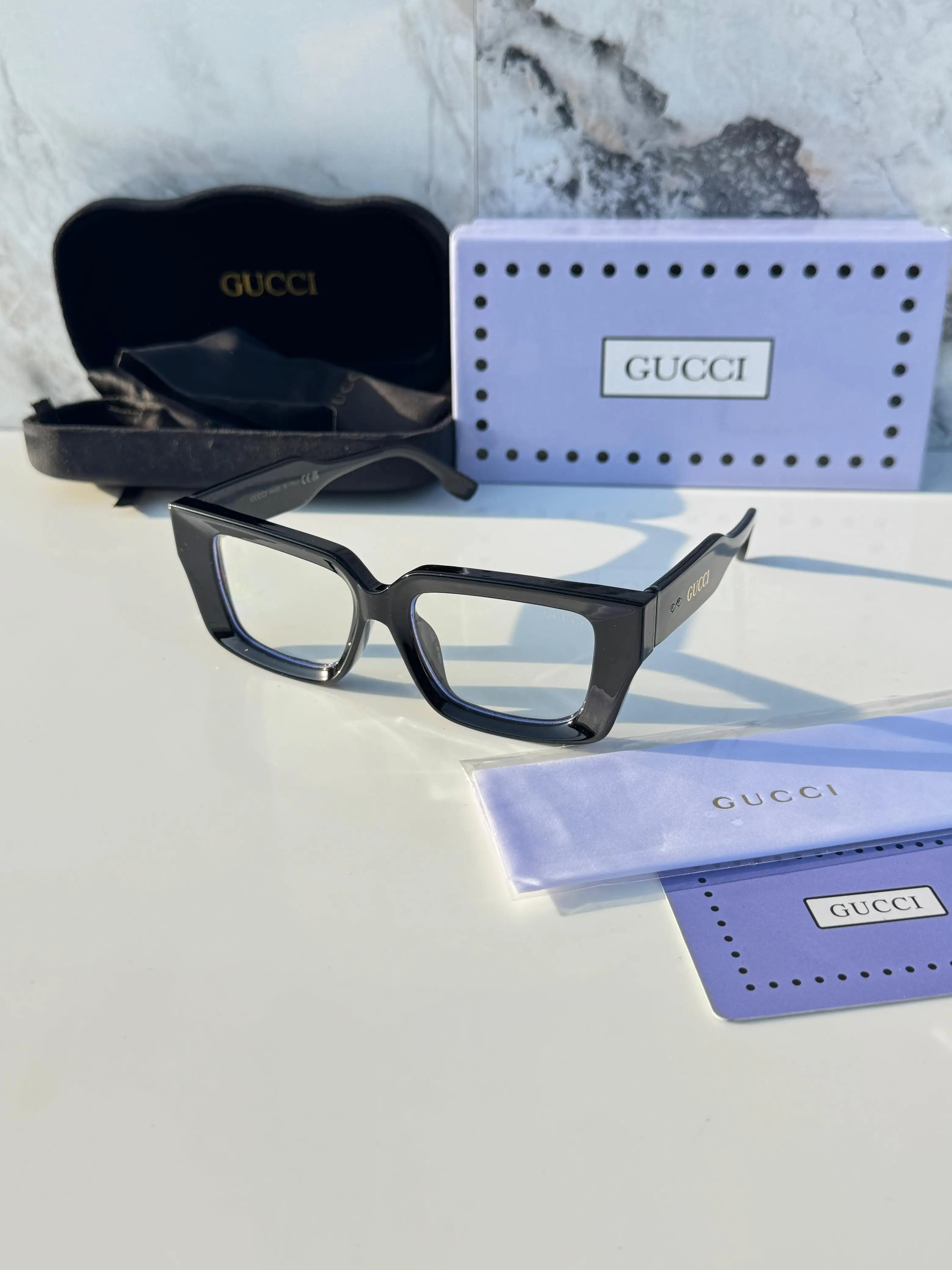 Gucci_69011_black_plano
