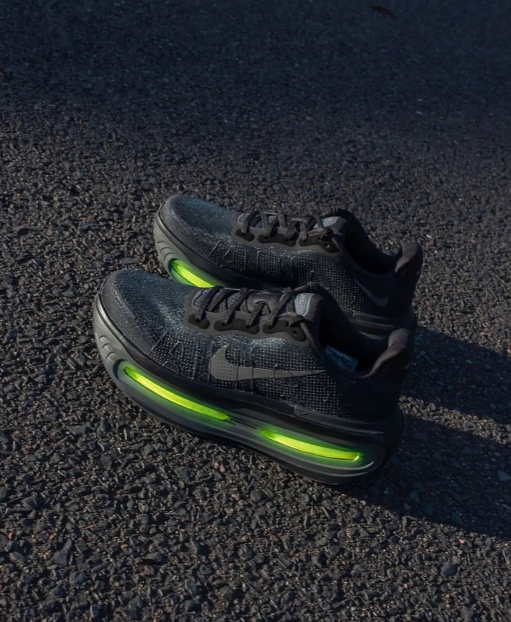 Nike Air Zoom Vomero Premium BLACK VOLT