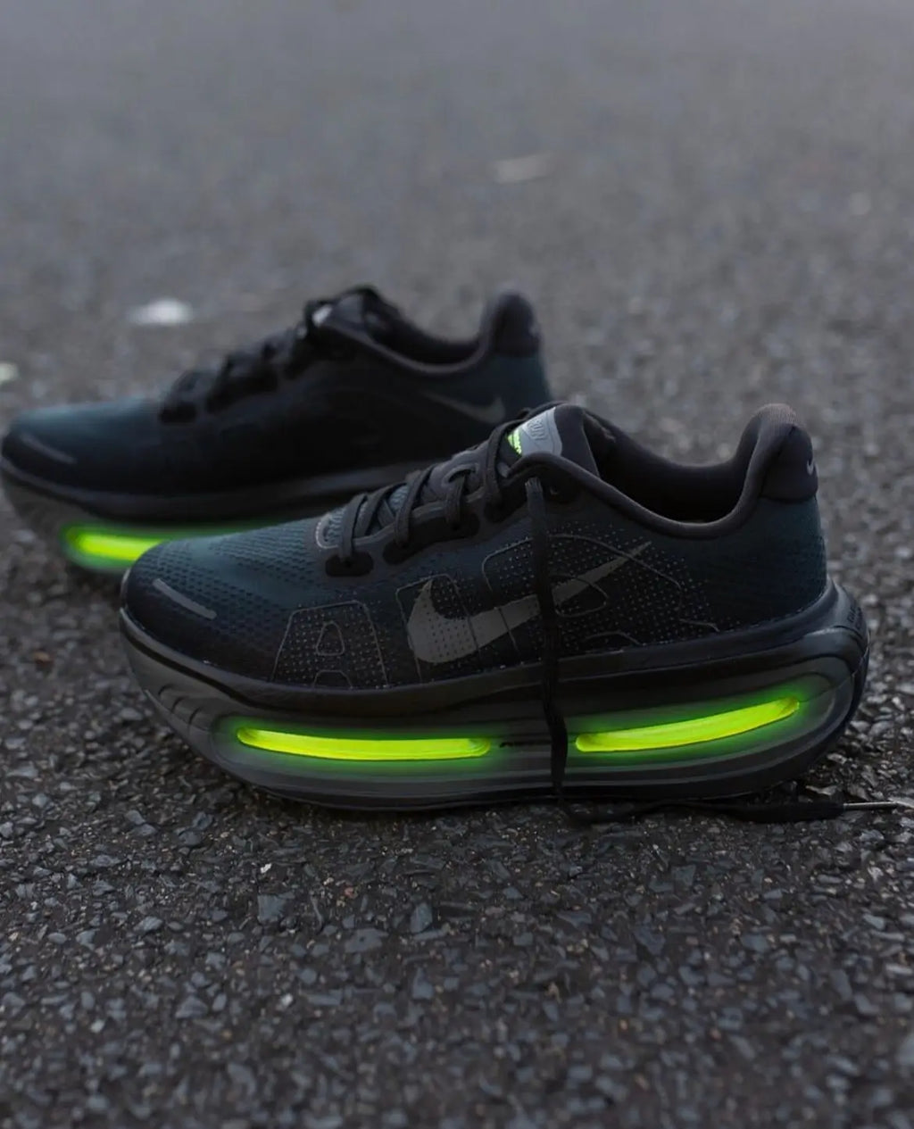 Nike Air Zoom Vomero Premium BLACK VOLT