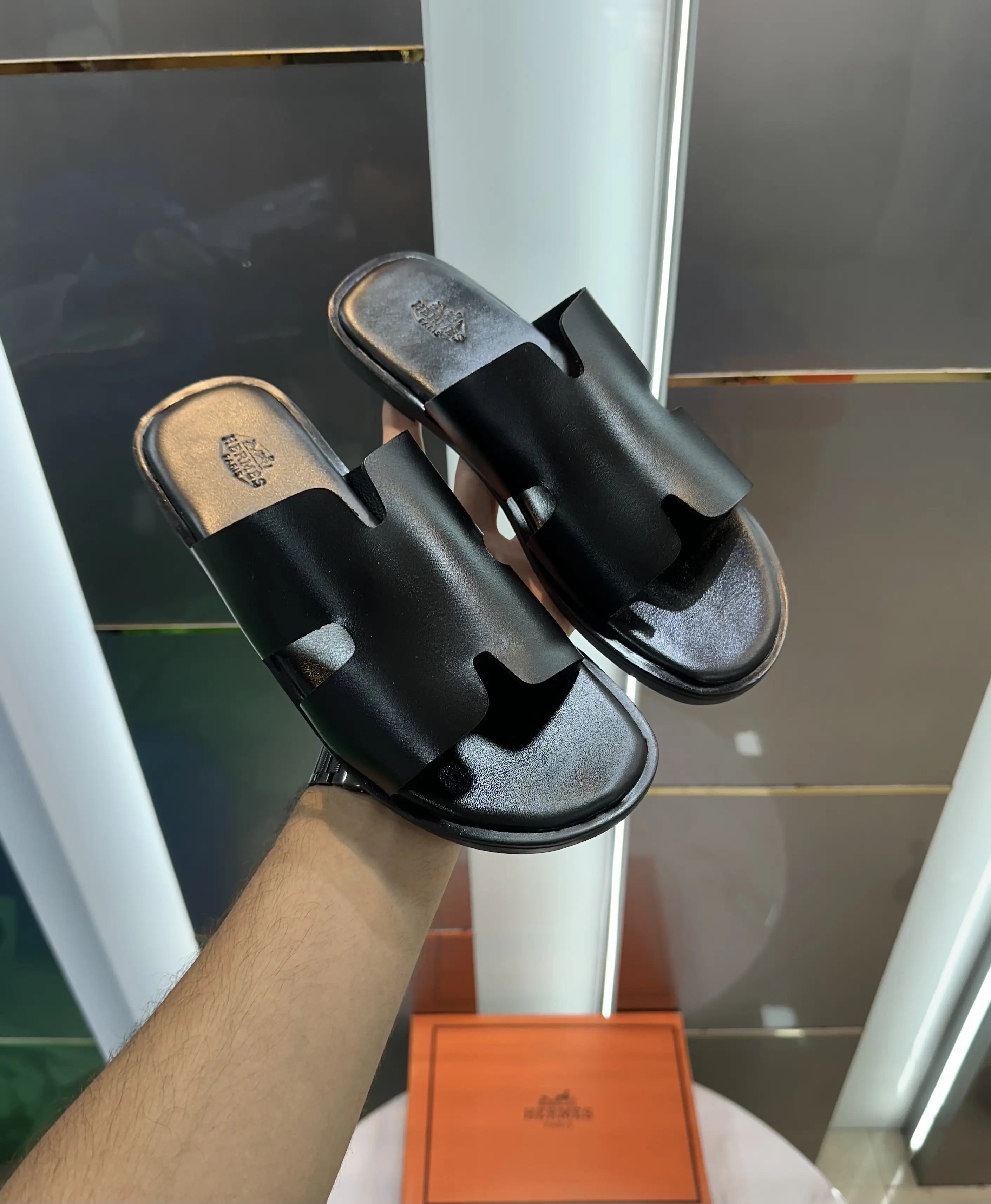 Herms Premium Slide Full Black Main image