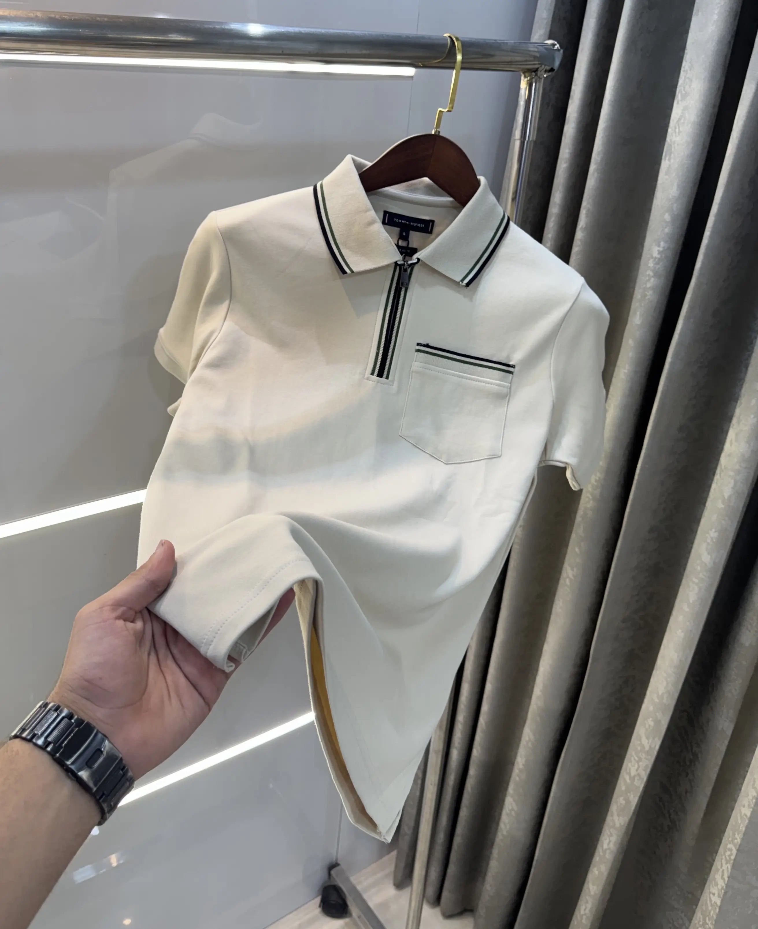 Tomm y Hilfiger Beige Premium Polo T-shirt Secondary image