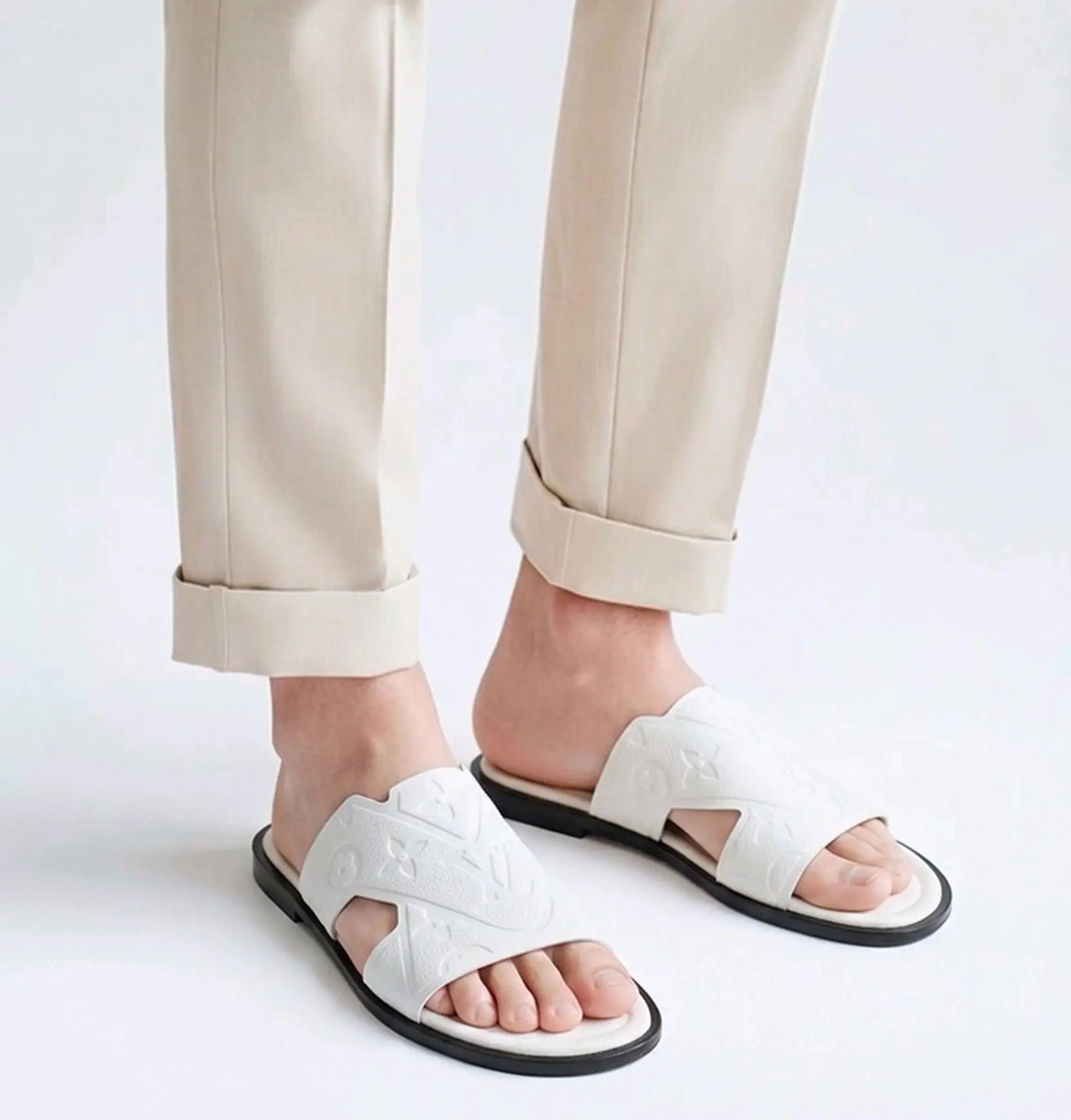 Louis_Vuitton_White Leather Premium Slide