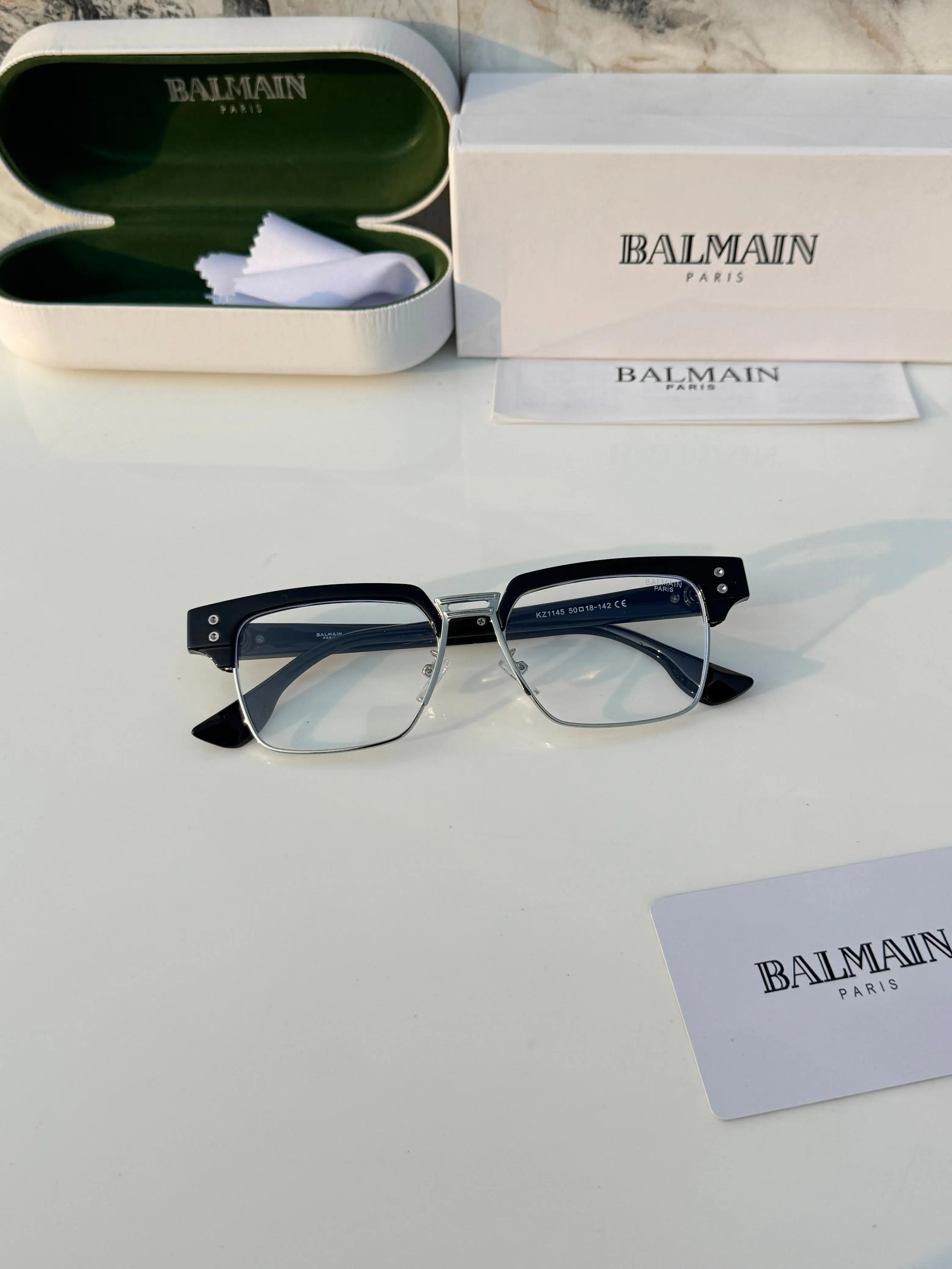 Balmain_1145_black_silver_plano