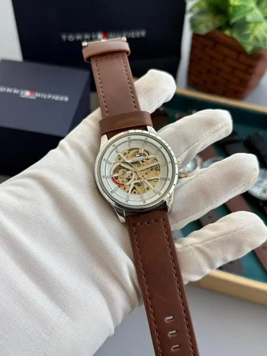 TOMMY HILFIGER AUTOMATIC SILVER BROWN LEATHER Secondary image