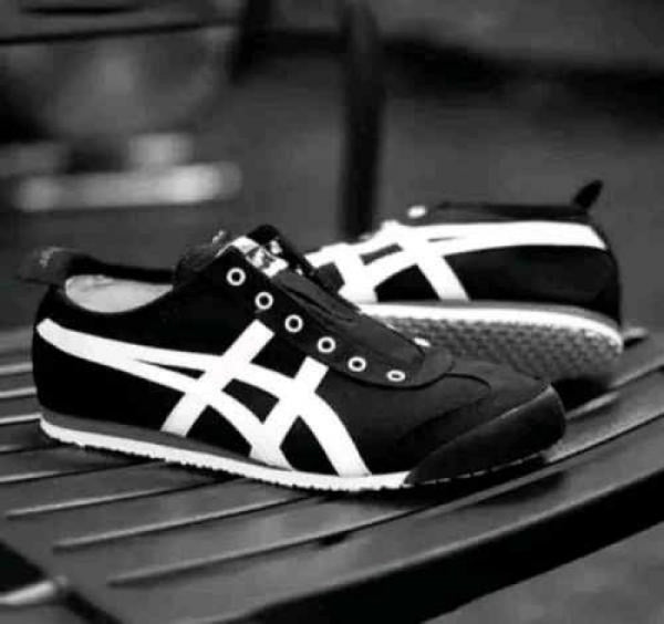 tiger slip on black white
