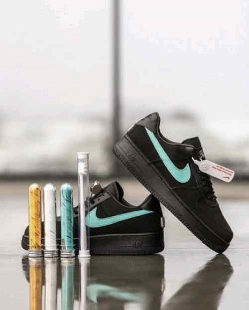 Nik airforce 1 low tiffany co sneak Secondary image