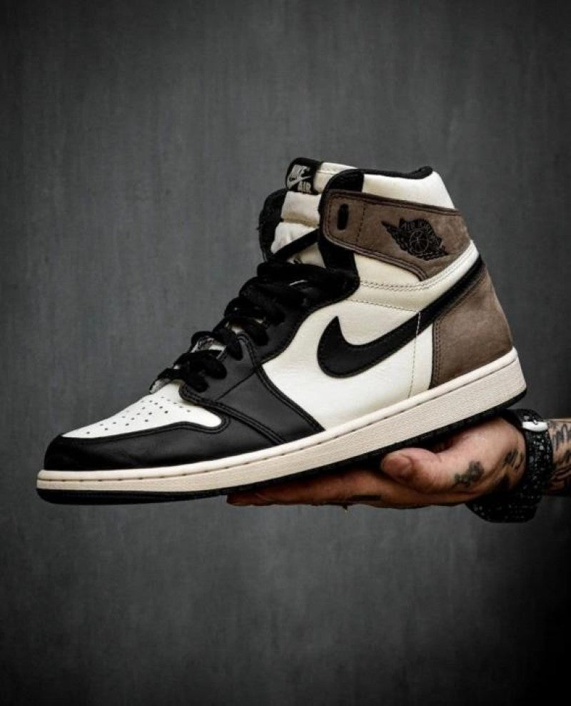 Nik ee Air Jordan Retro 1 High OG D Secondary image