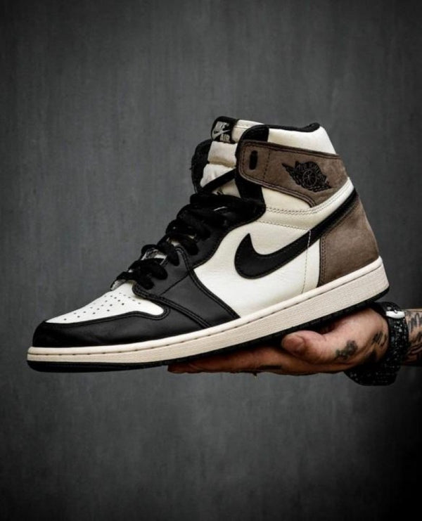 Nik ee Air Jordan Retro 1 High OG D