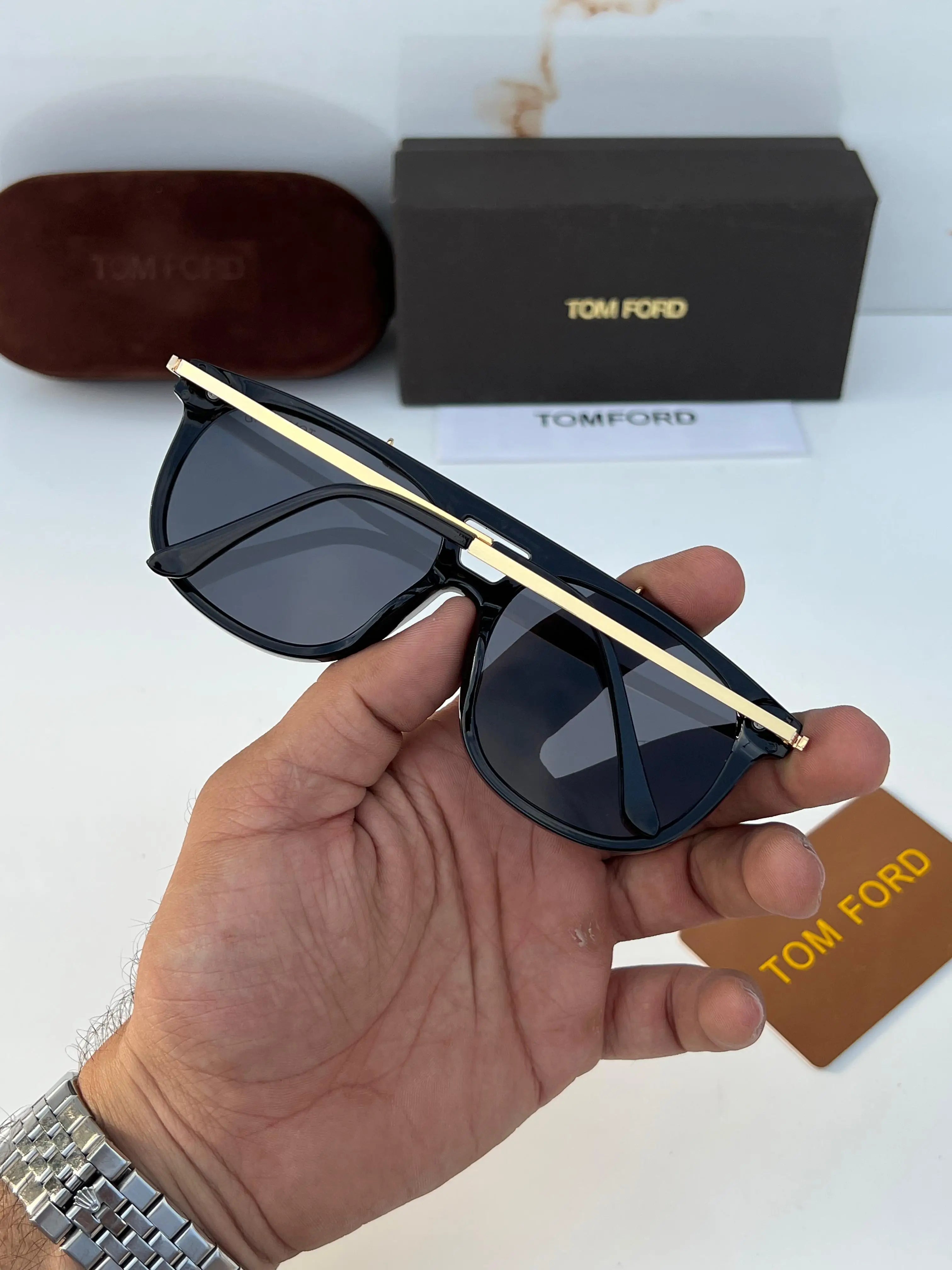 Tomford_319_black_gold