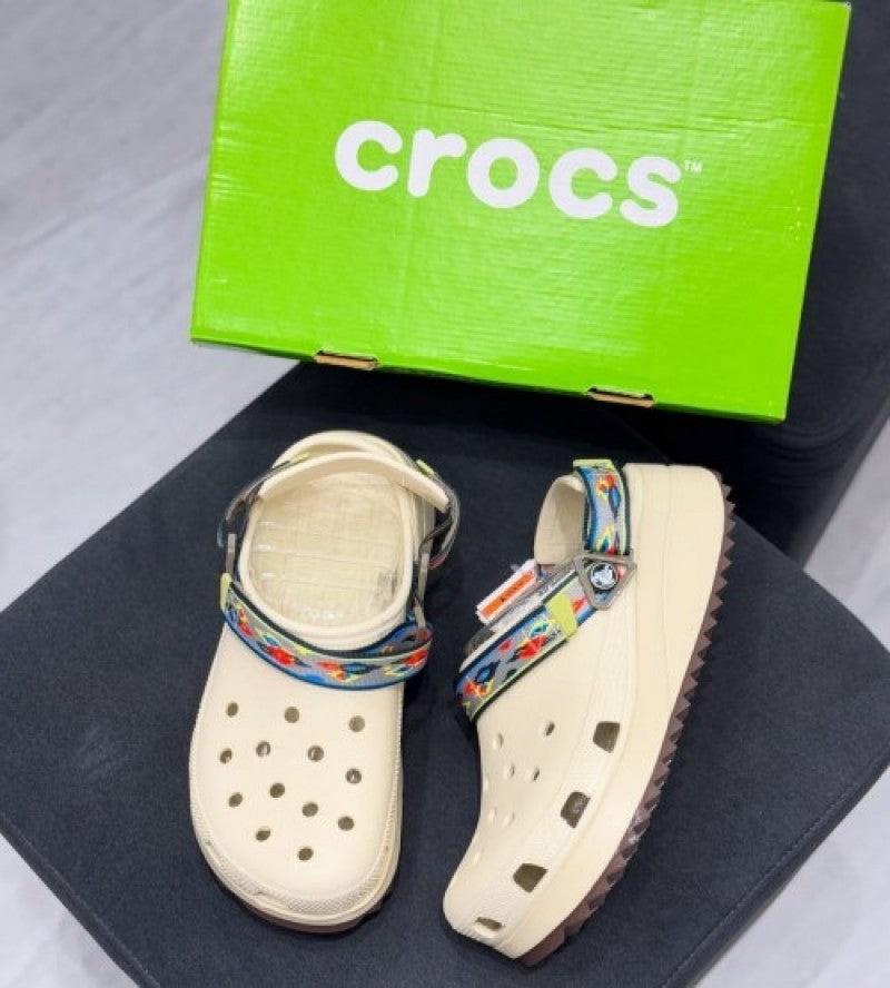 CROCSS CLASSIC HIKER CLOG CREAM Main image