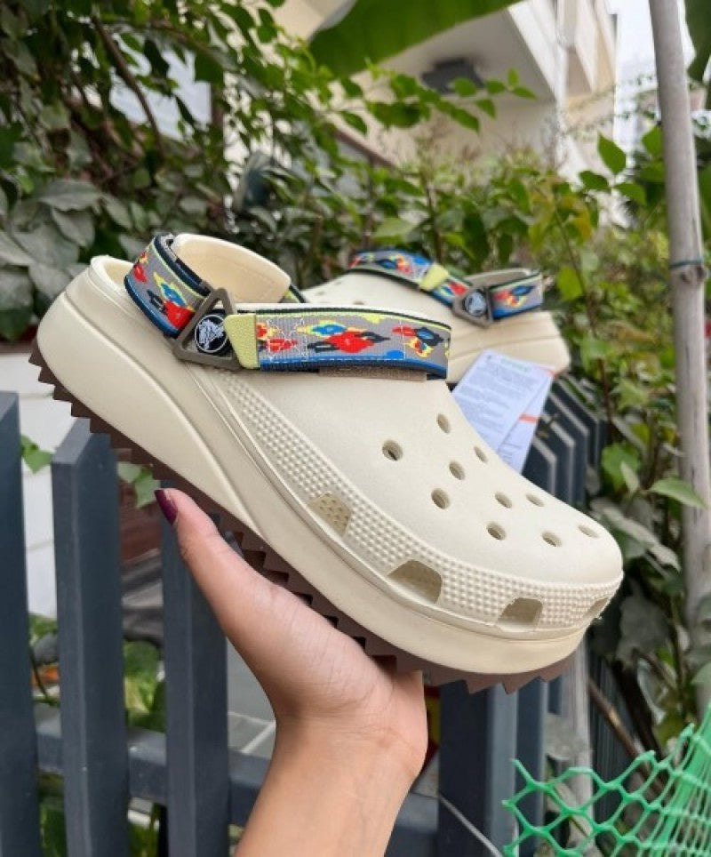 CROCSS CLASSIC HIKER CLOG CREAM Secondary image