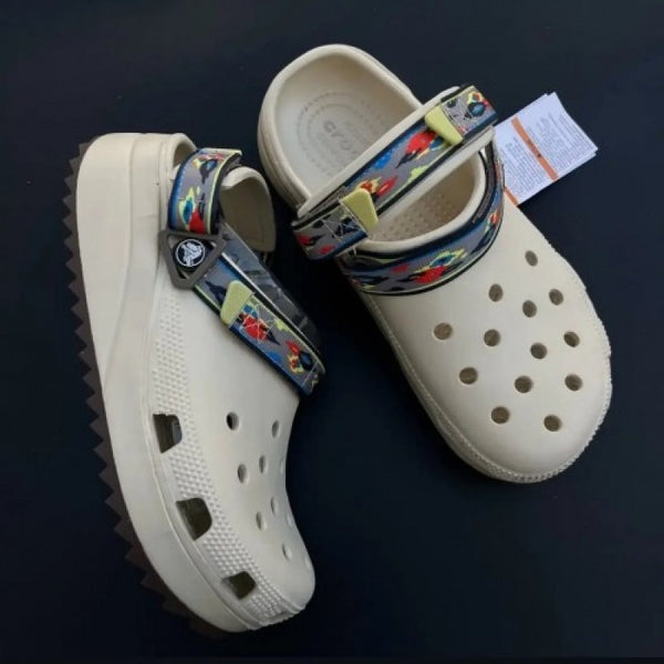 CROCSS CLASSIC HIKER CLOG CREAM