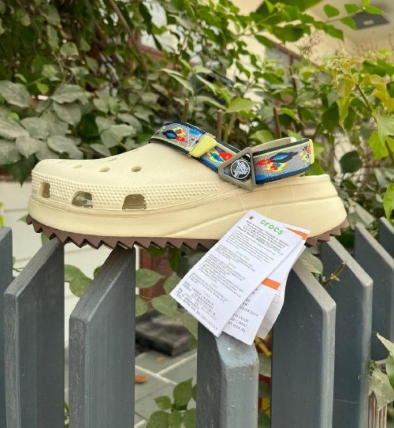 CROCSS CLASSIC HIKER CLOG CREAM