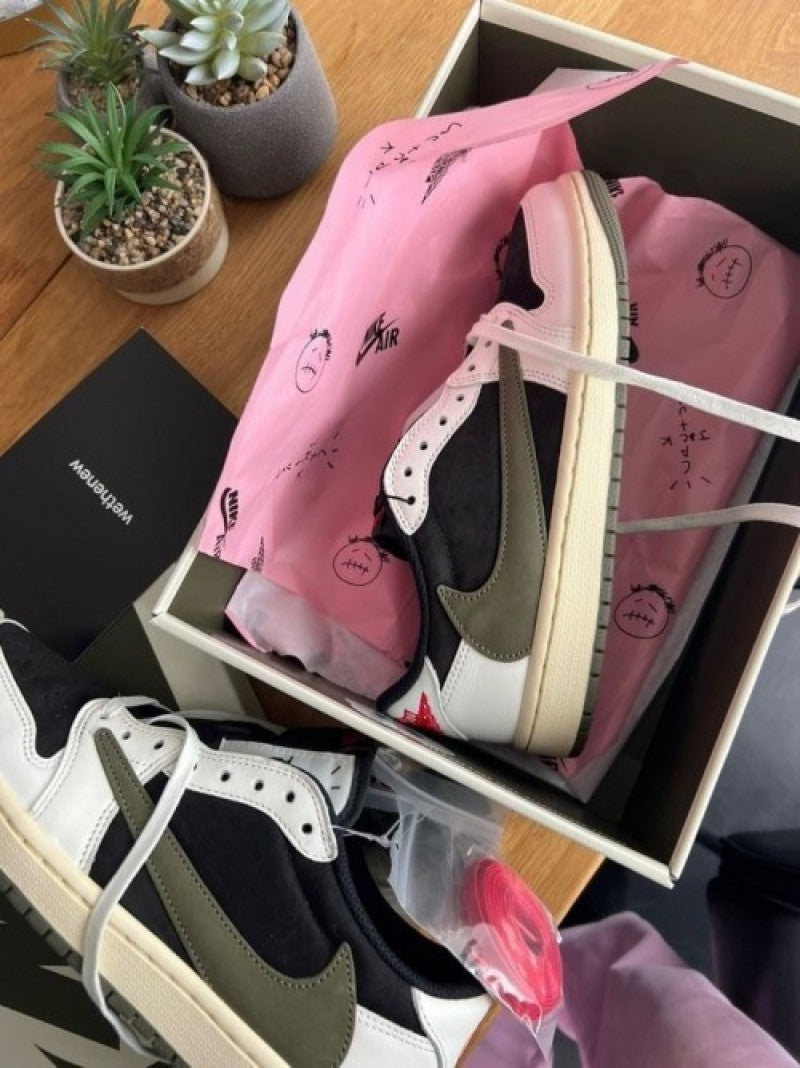 Nikee Air Jordan Retro 1 Low X Trav Main image