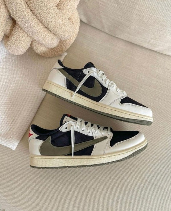 Nikee Air Jordan Retro 1 Low X Trav