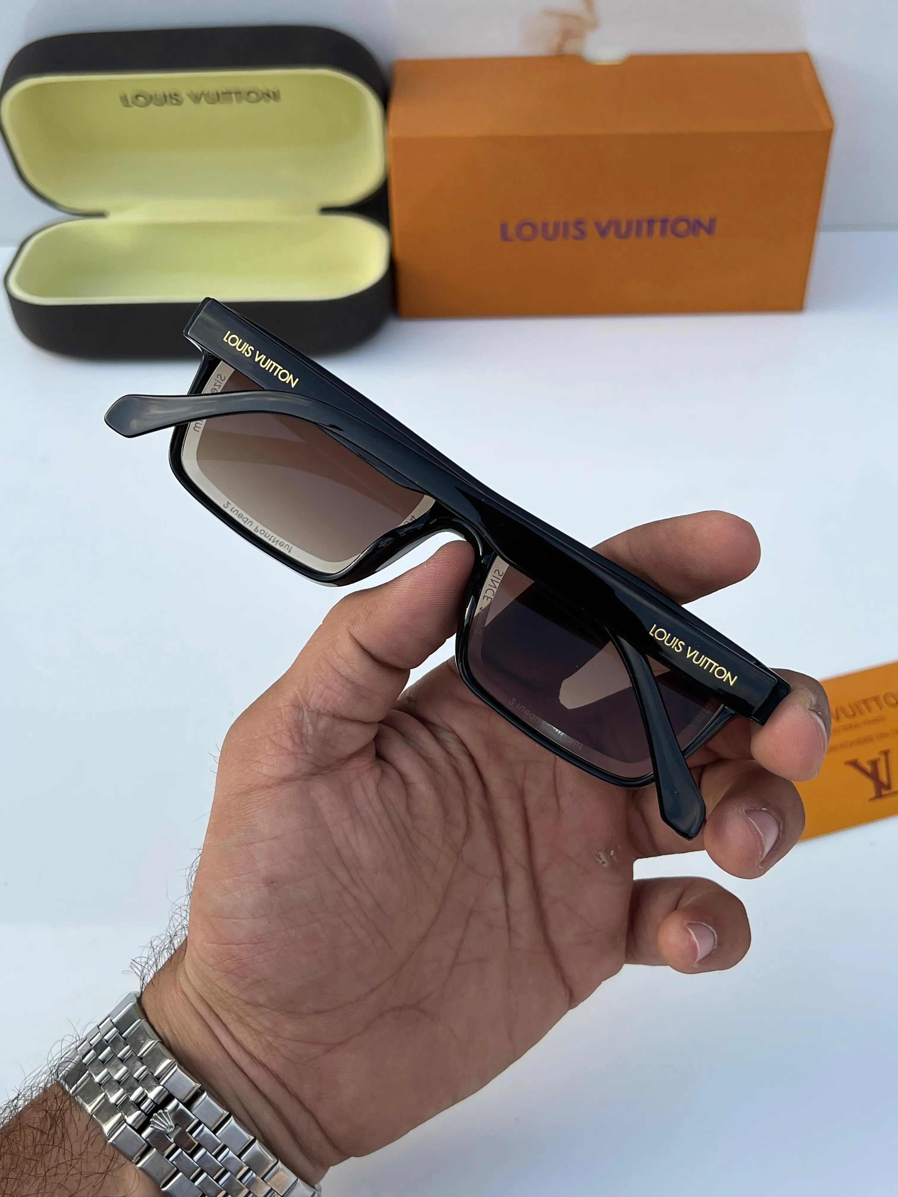 Louis_vuitton_6002_black_brown