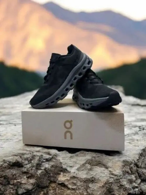 ON Running Cloud Monster Black Sneaker