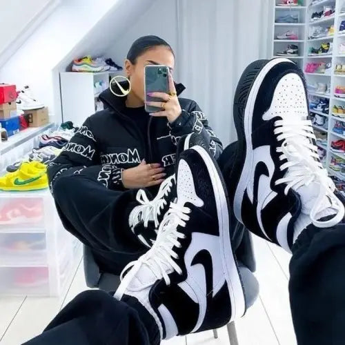 Nik_e Jordan Retro 1 High Panda Women Main image