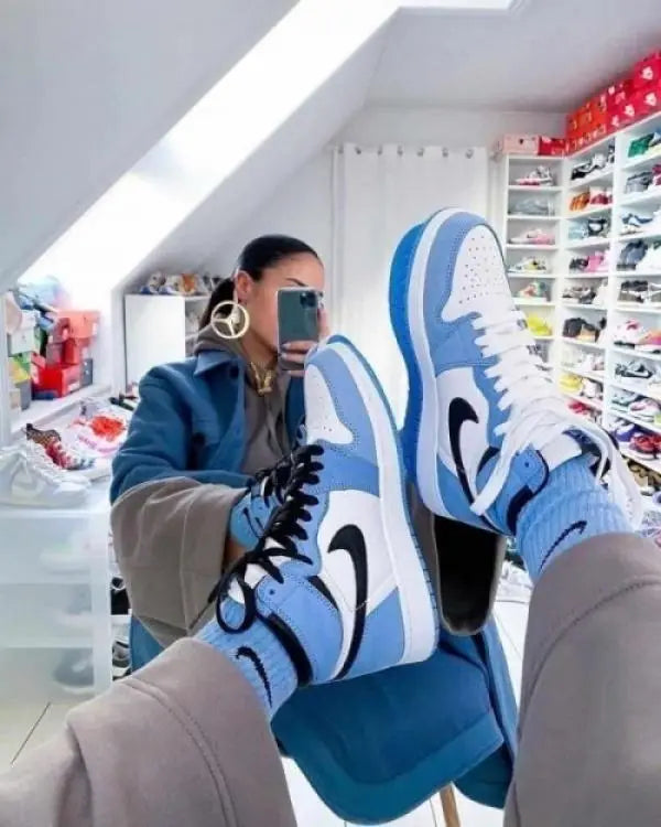 Nik_e Jordan Retro 1 University Blue Women Main image