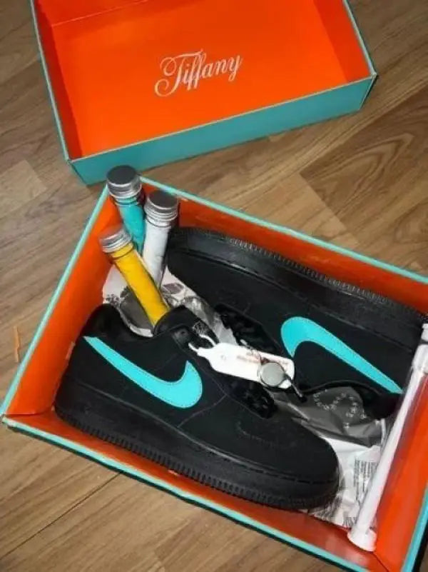 Nik_e Airforce 1 Low SP Tiffany Co Semi UA