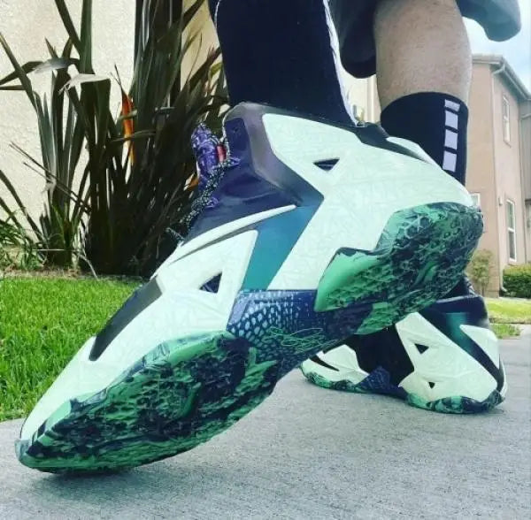 Nik_e Lebron 11 Gator king Glow in Dark