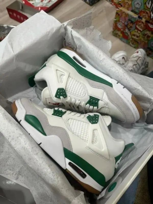 Jordan Retro 4 Pine Green Surplus Semi UA