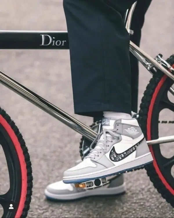 Nik_e Jordan Retro 1 High X Dior Semi UA Open Box Secondary image