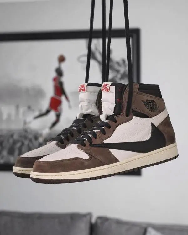 Nik_e Jordan Retro 1 High OG Travis Scott Mocha Semi UA