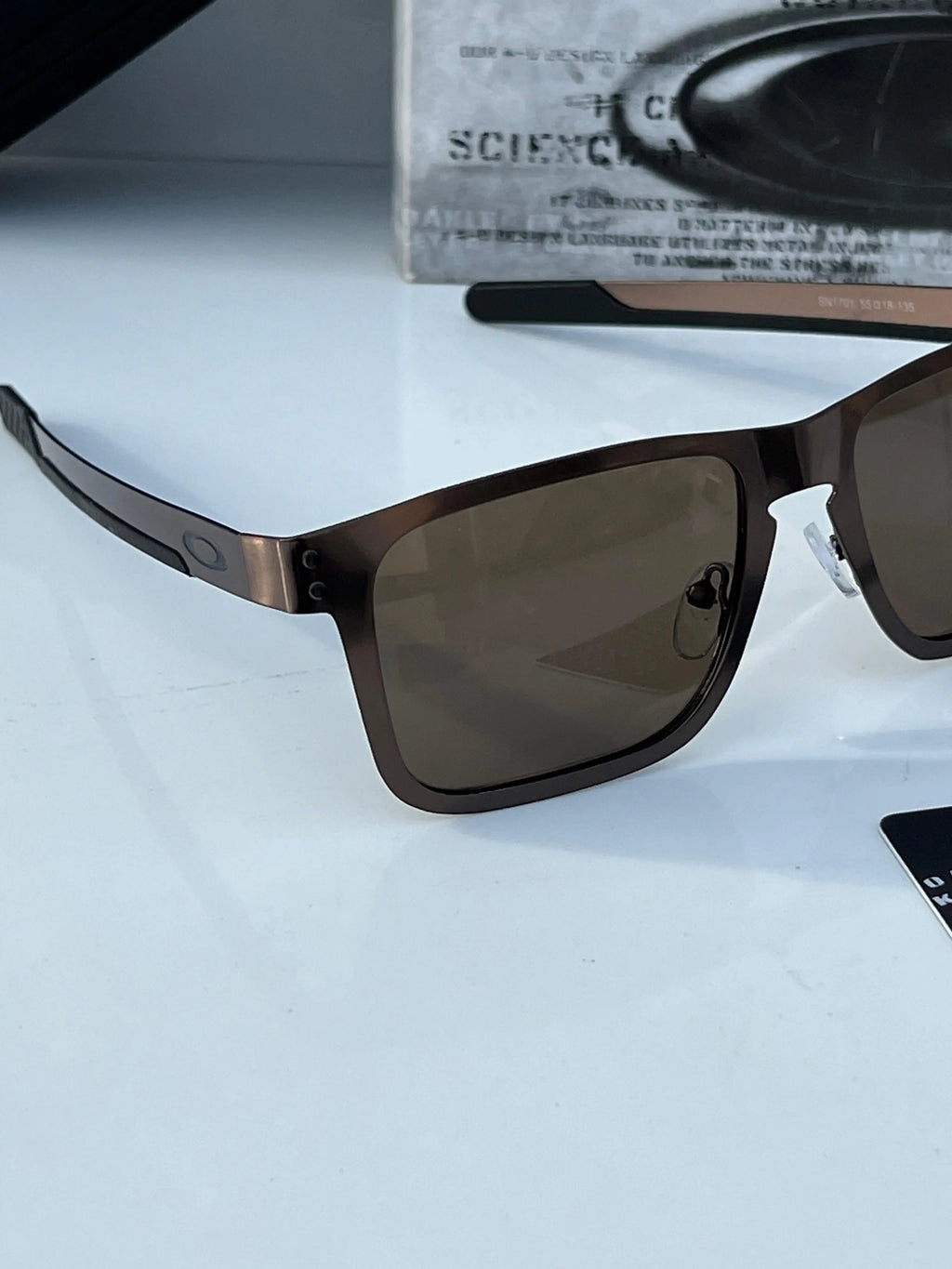 Oakley_1701_brown