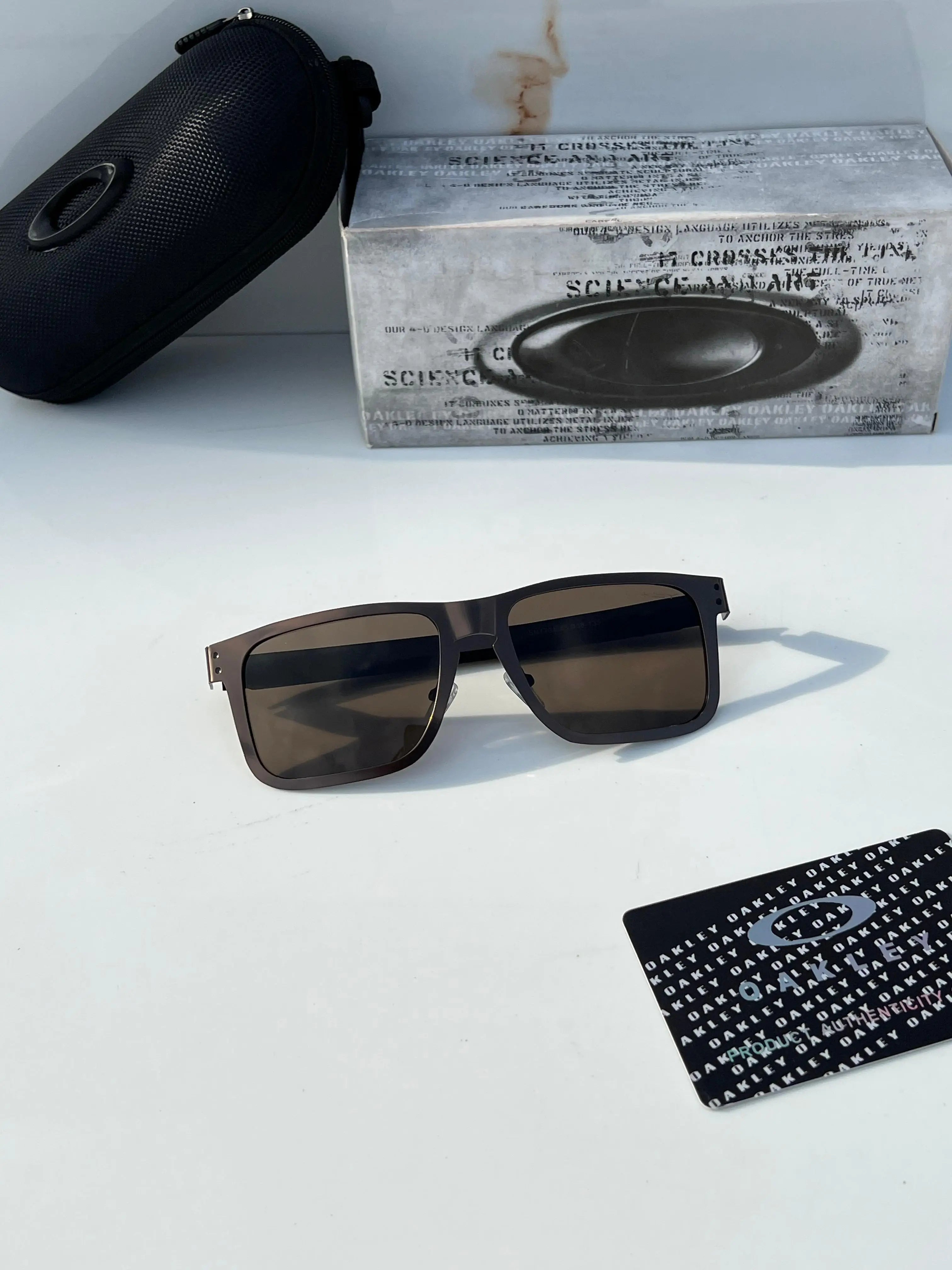 Oakley_1701_brown
