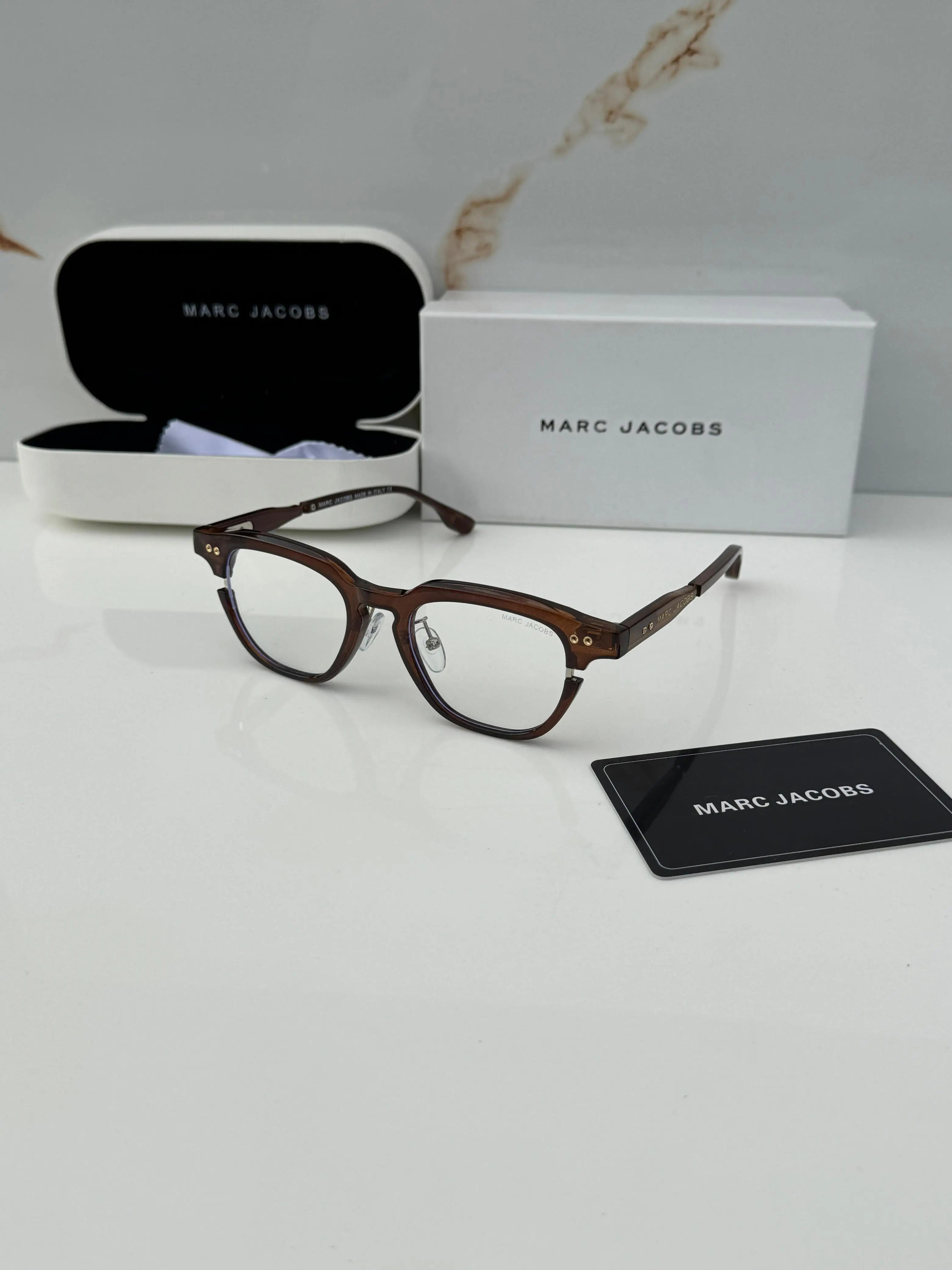 Marc_jacobs_1131_brown_plano