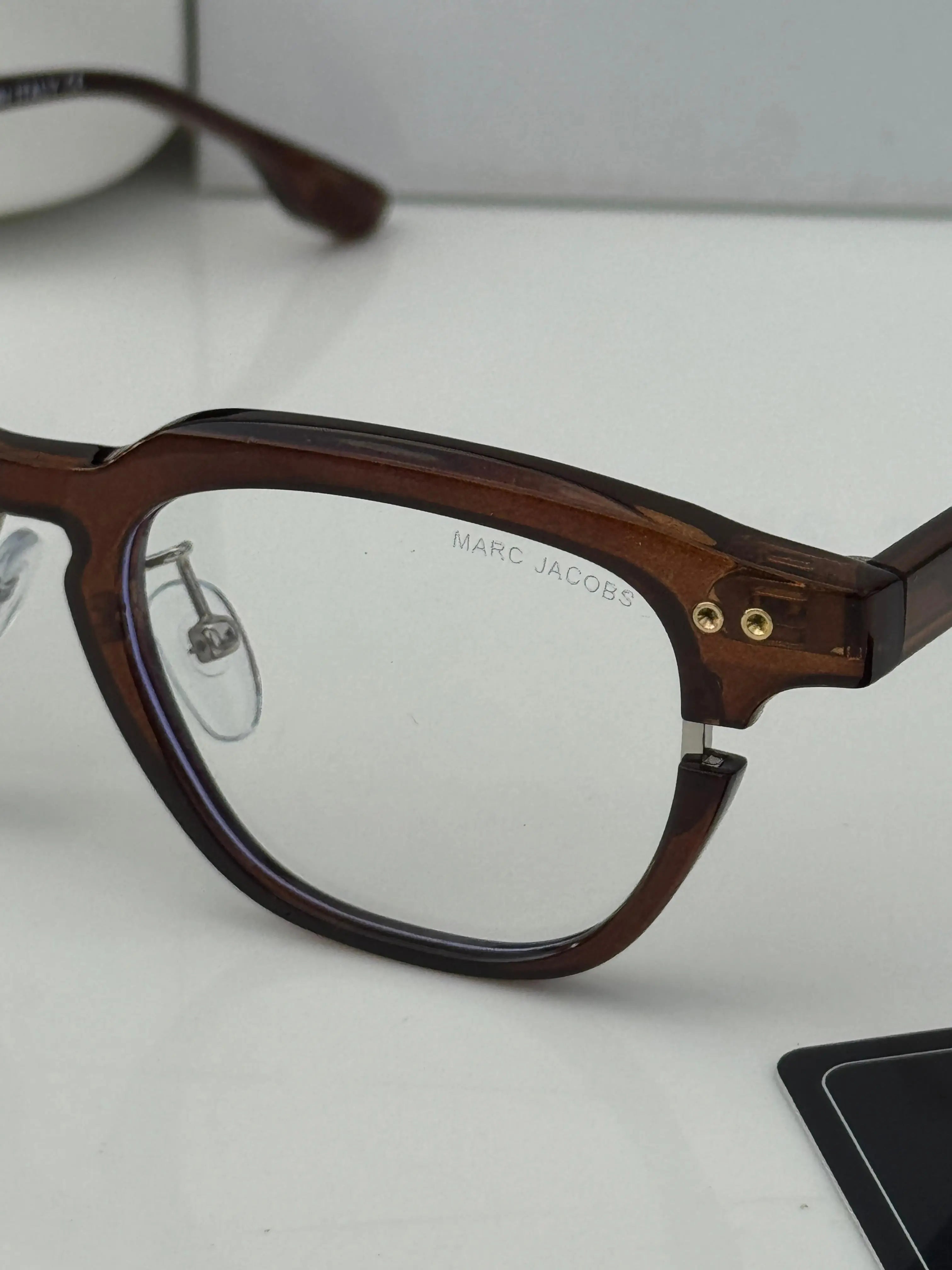 Marc_jacobs_1131_brown_plano