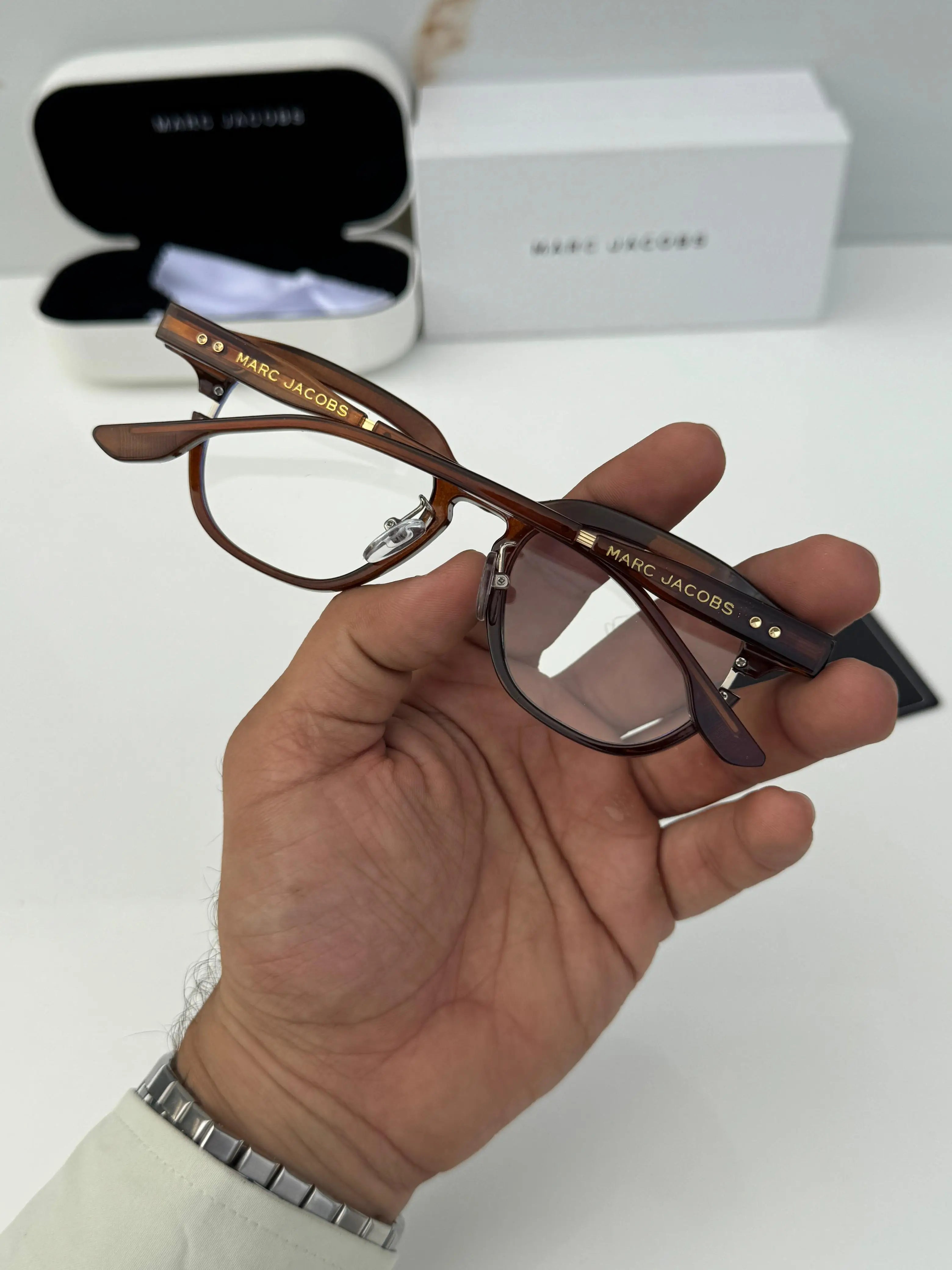 Marc_jacobs_1131_brown_plano