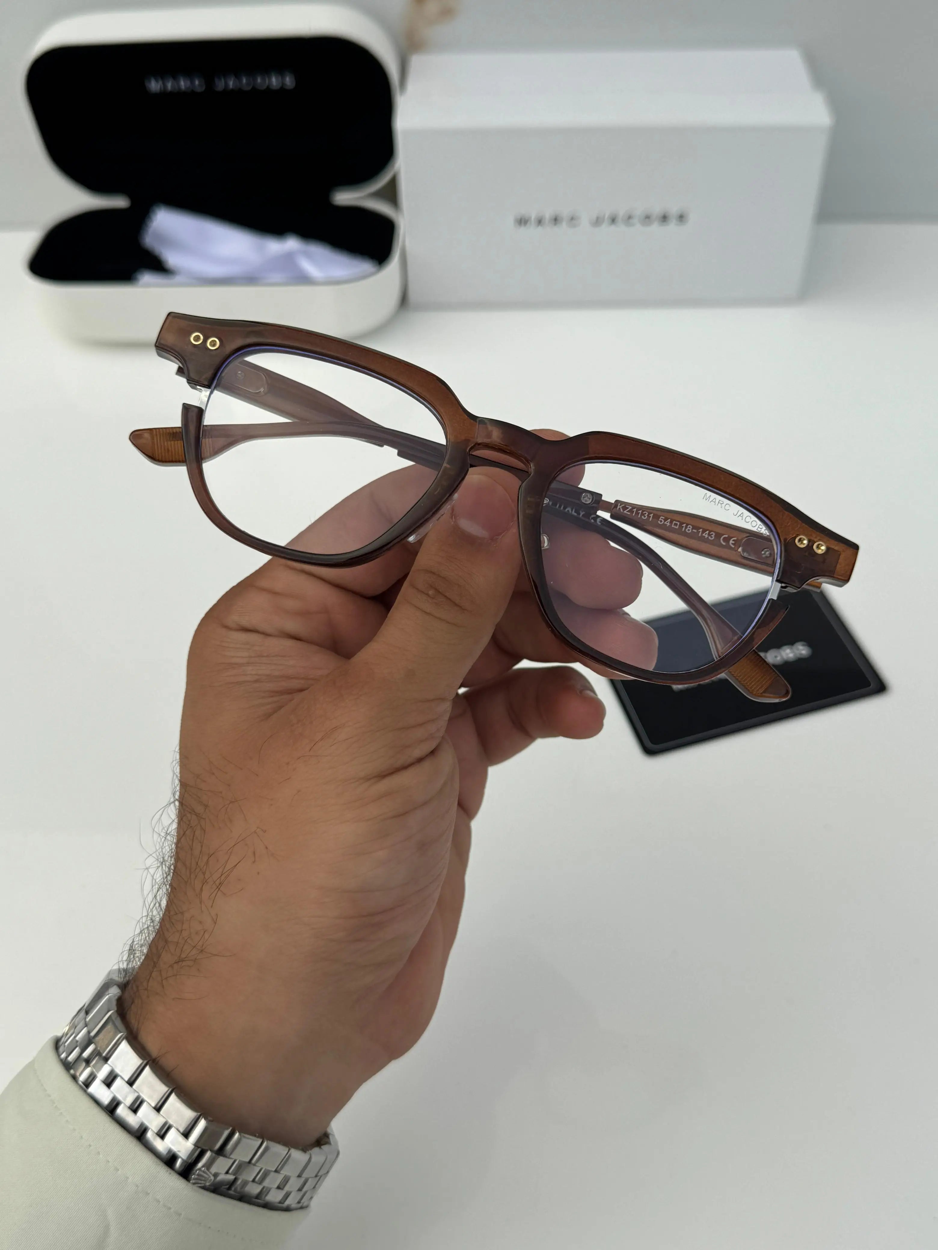 Marc_jacobs_1131_brown_plano