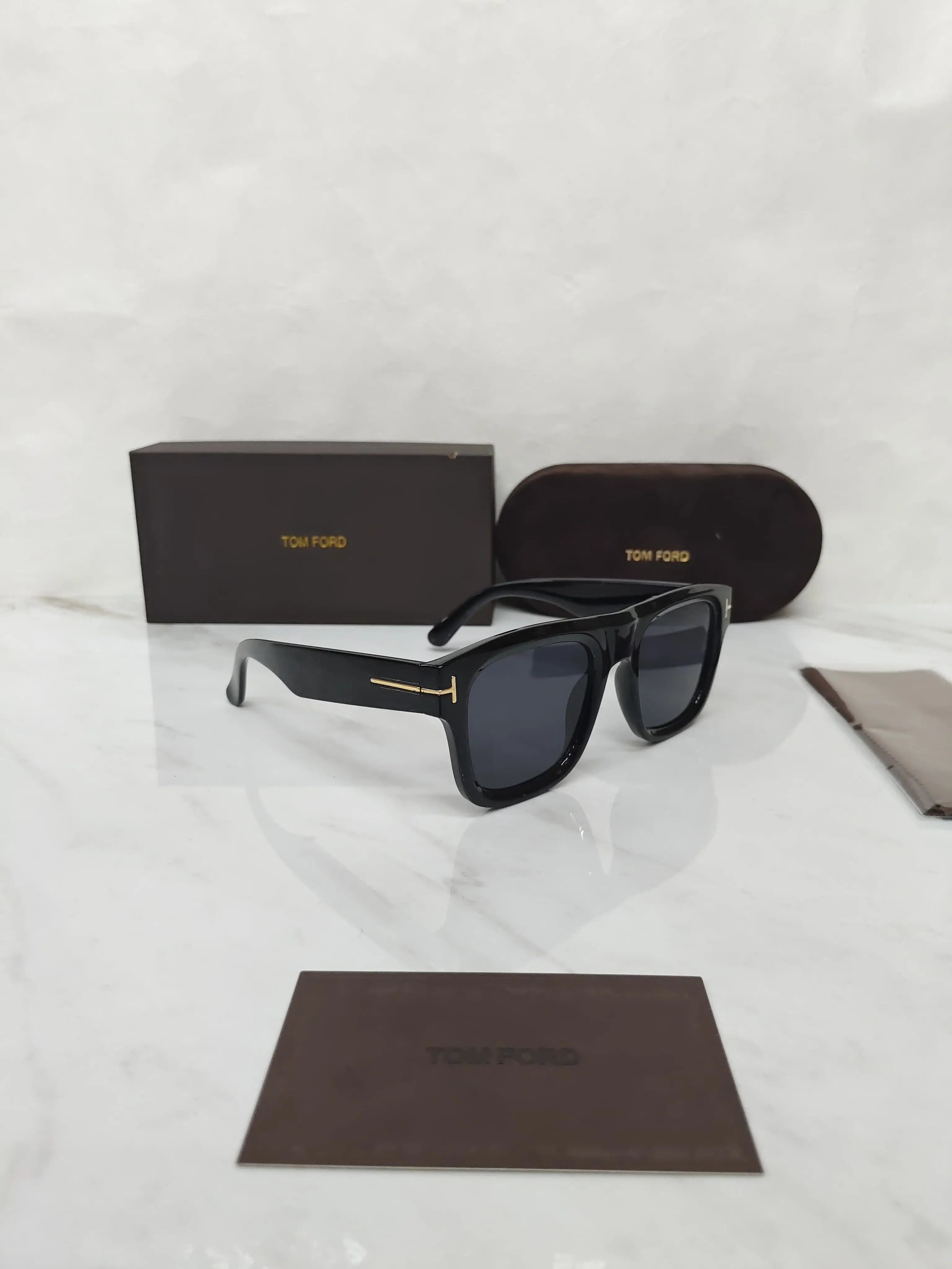 TOM FORD 259 BLACK Secondary image
