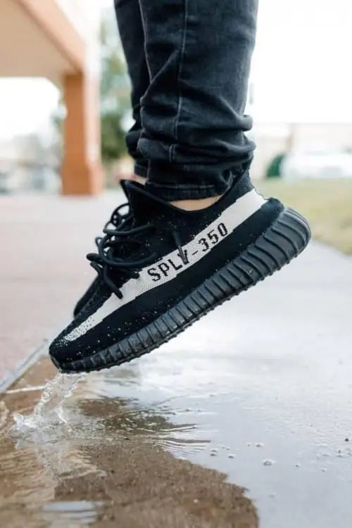 Adidas Yeezy 350 V2 CORE BLACK WHITE OREO SEMI UA With OG ACCESSORIES Main image