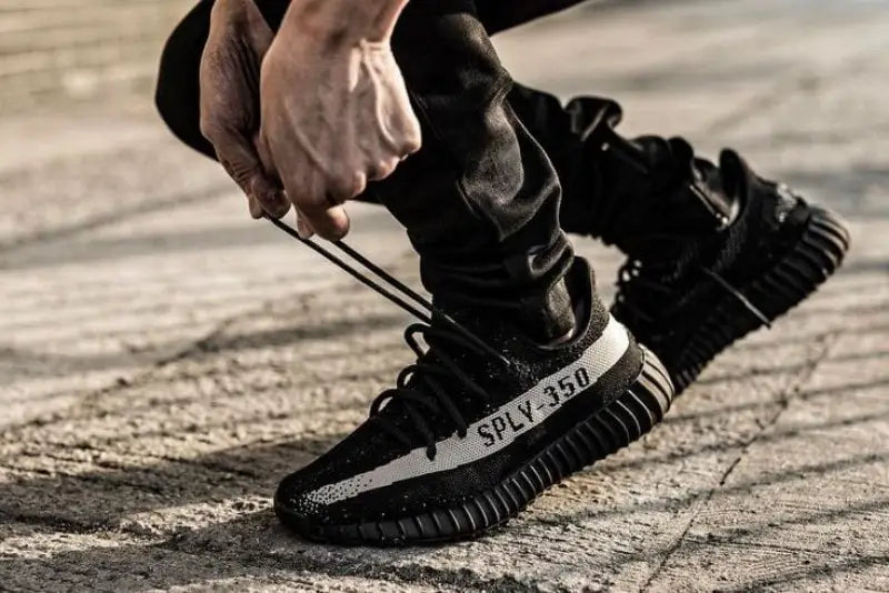 Adidas Yeezy 350 V2 CORE BLACK WHITE OREO SEMI UA With OG ACCESSORIES Secondary image