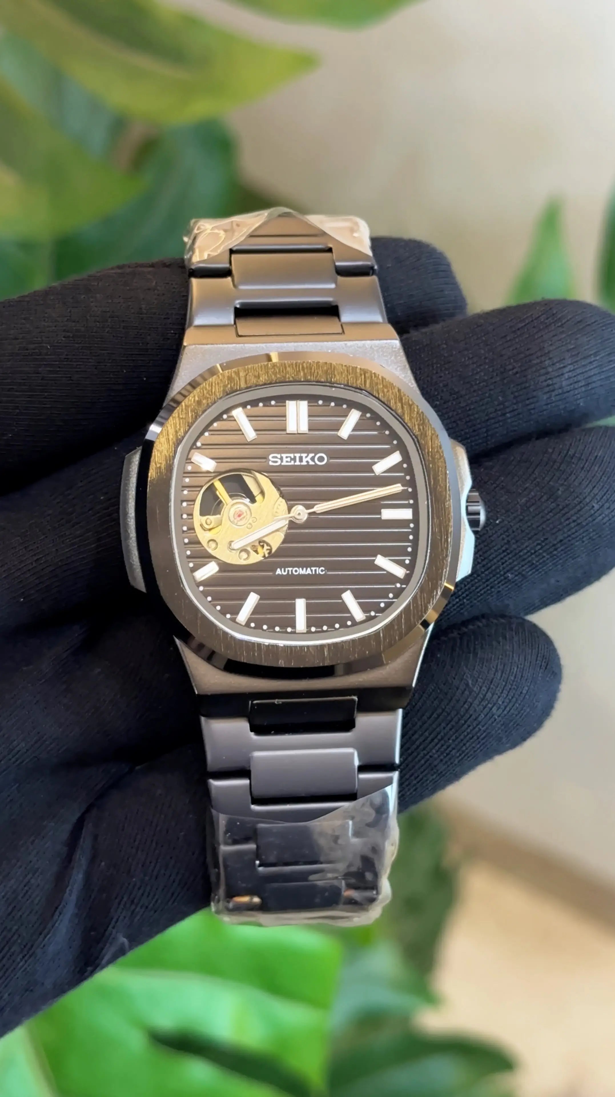 Seiko Nautilus Automatic Secondary image