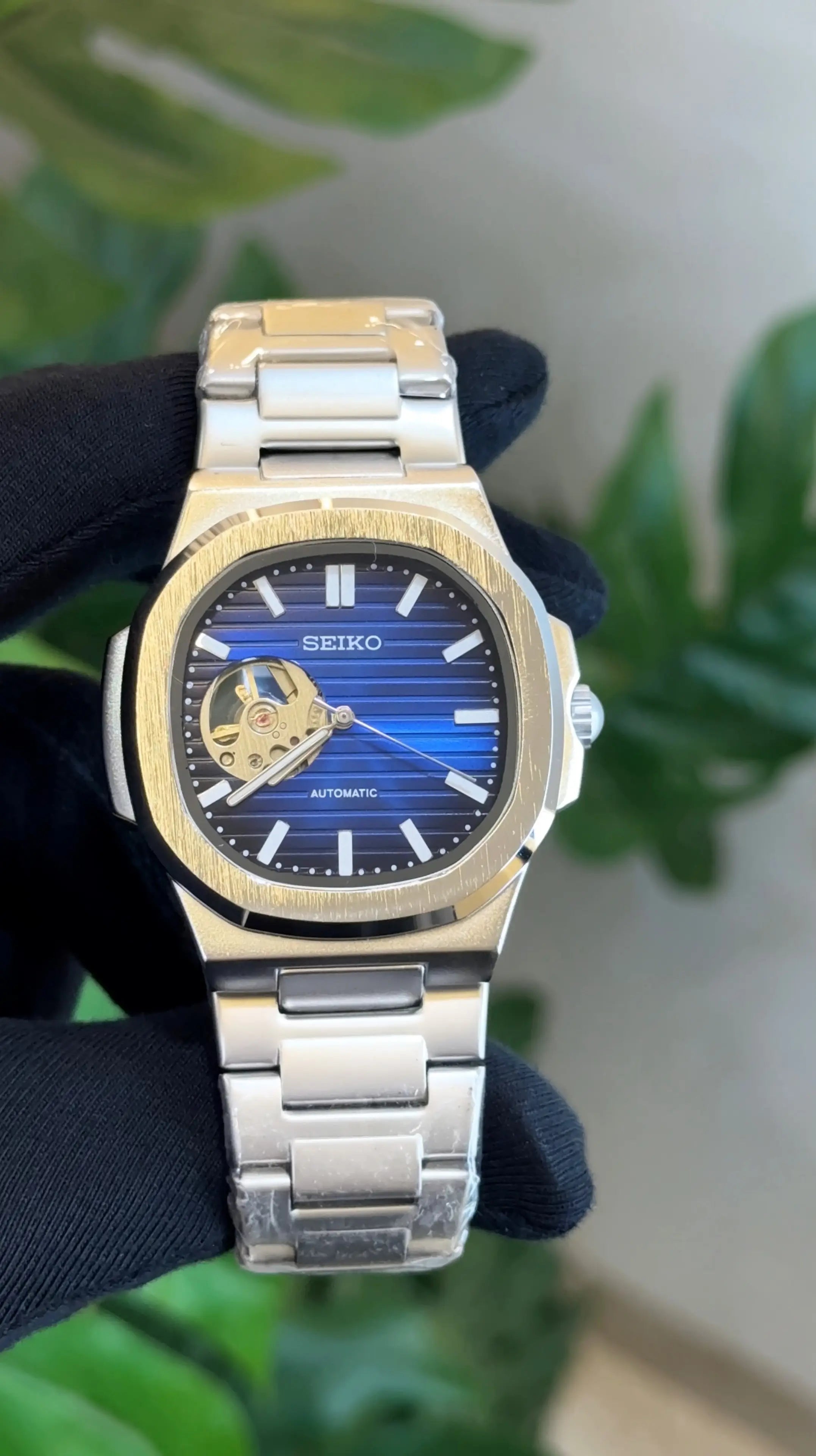 Seiko Nautilus Automatic Secondary image