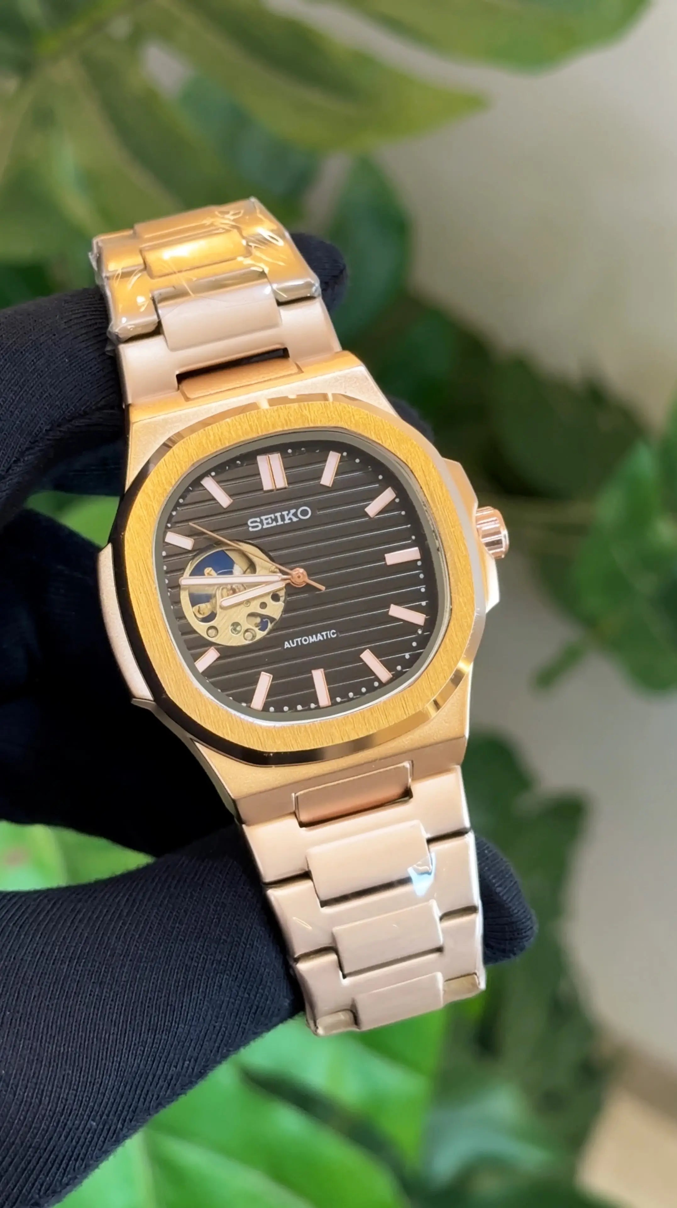 Seiko Nautilus Automatic Secondary image