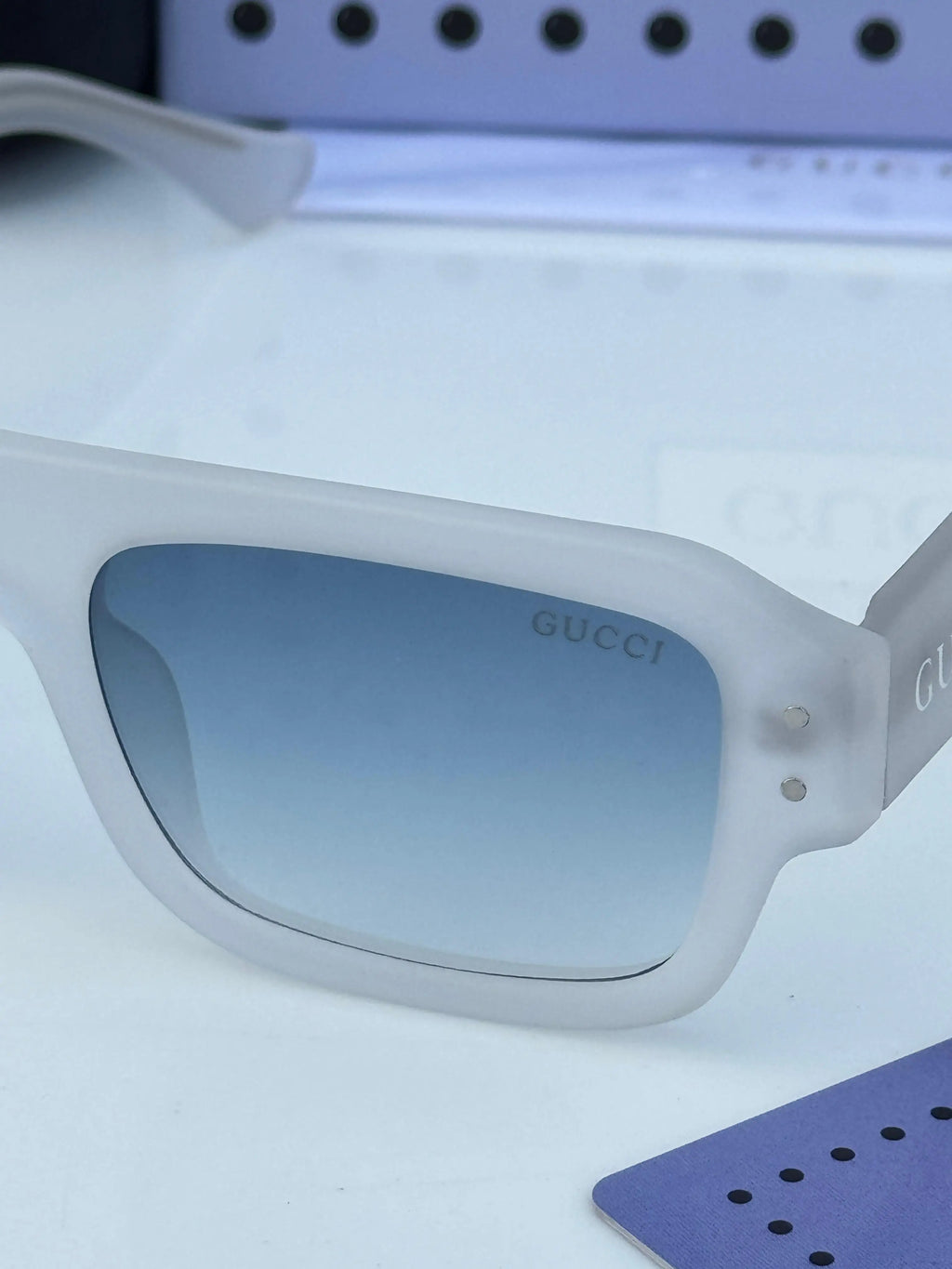 Gucci_336_white_blue