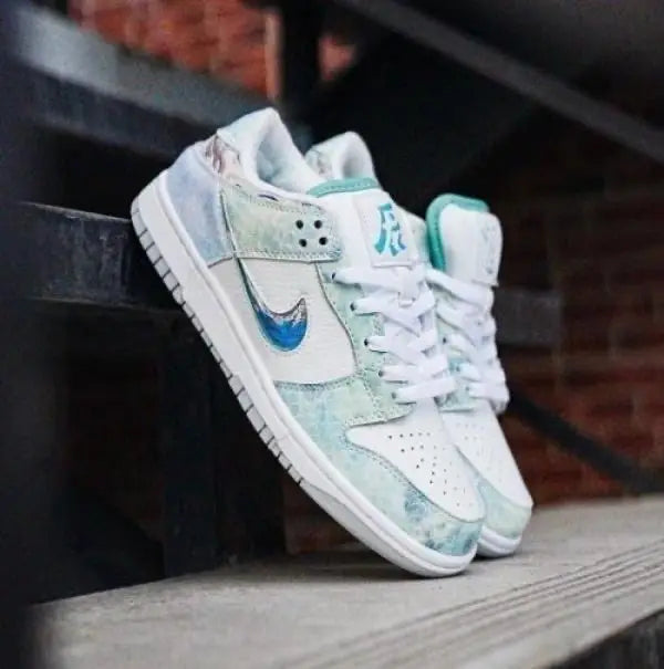 Nike_Sb Dunk Low Year Of Dragon Steam Puppet Shoes Main image