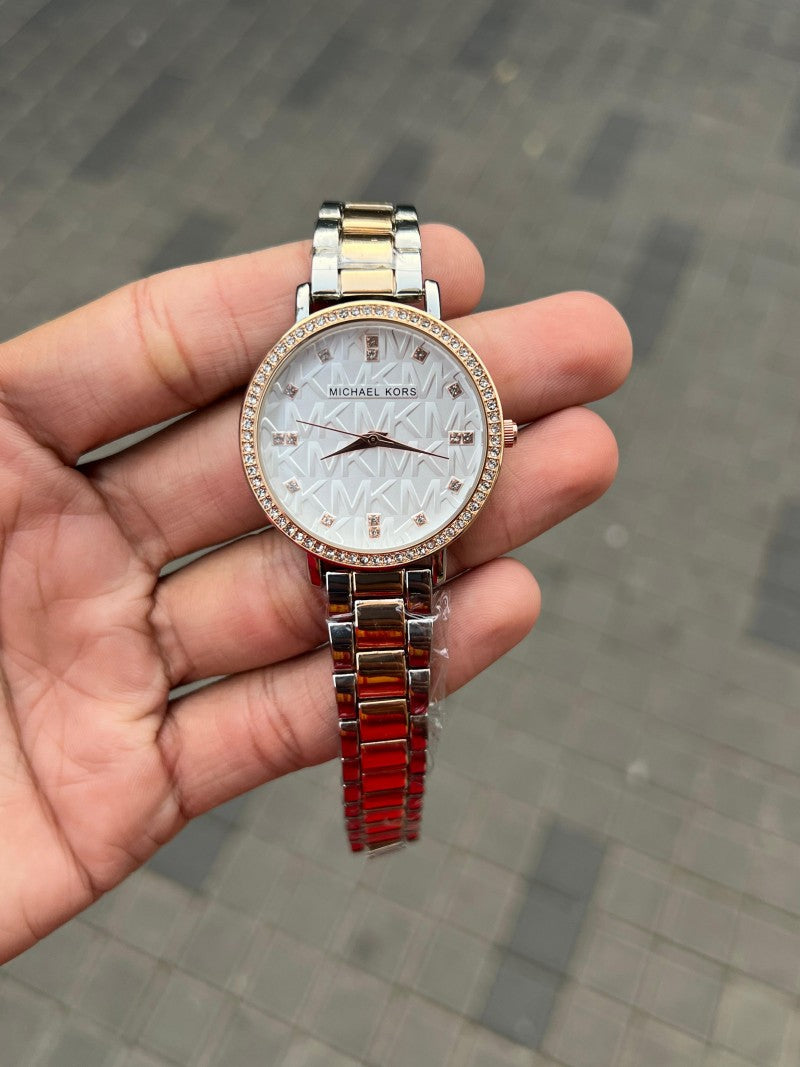 Michael Kor s Pyper Two tone Embossed Logo