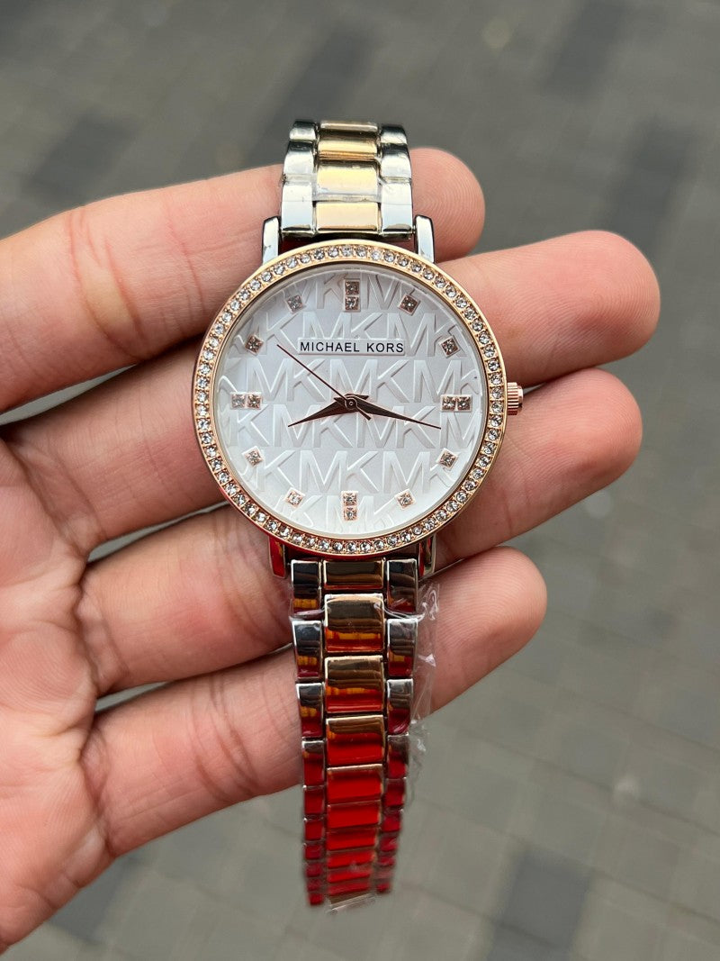 Michael Kor s Pyper Two tone Embossed Logo