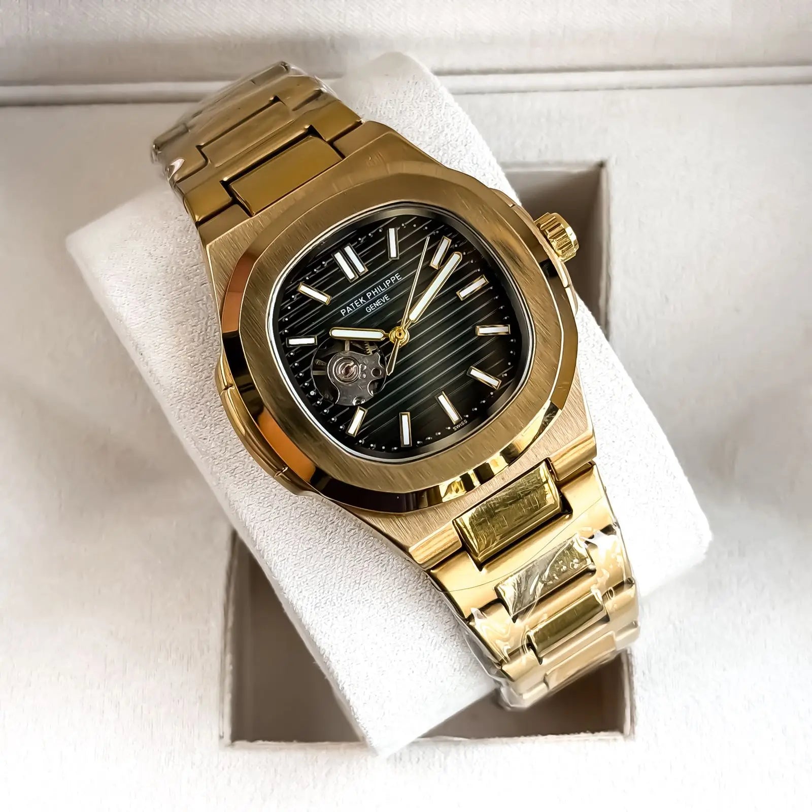 PATEK_PHILIPPE_GOLD_GREEN