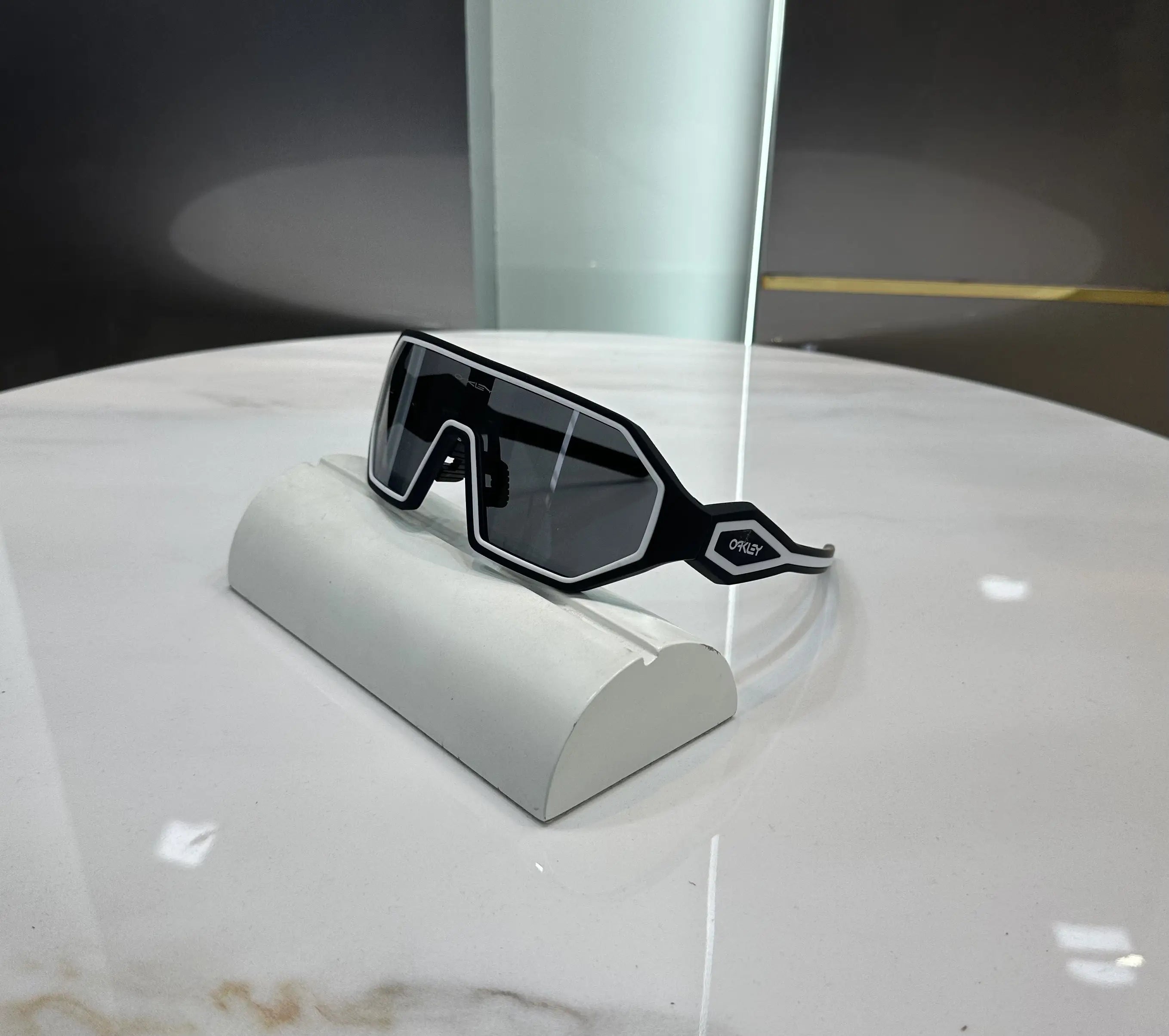Oakle y All Black Premium Shades 606 Main image